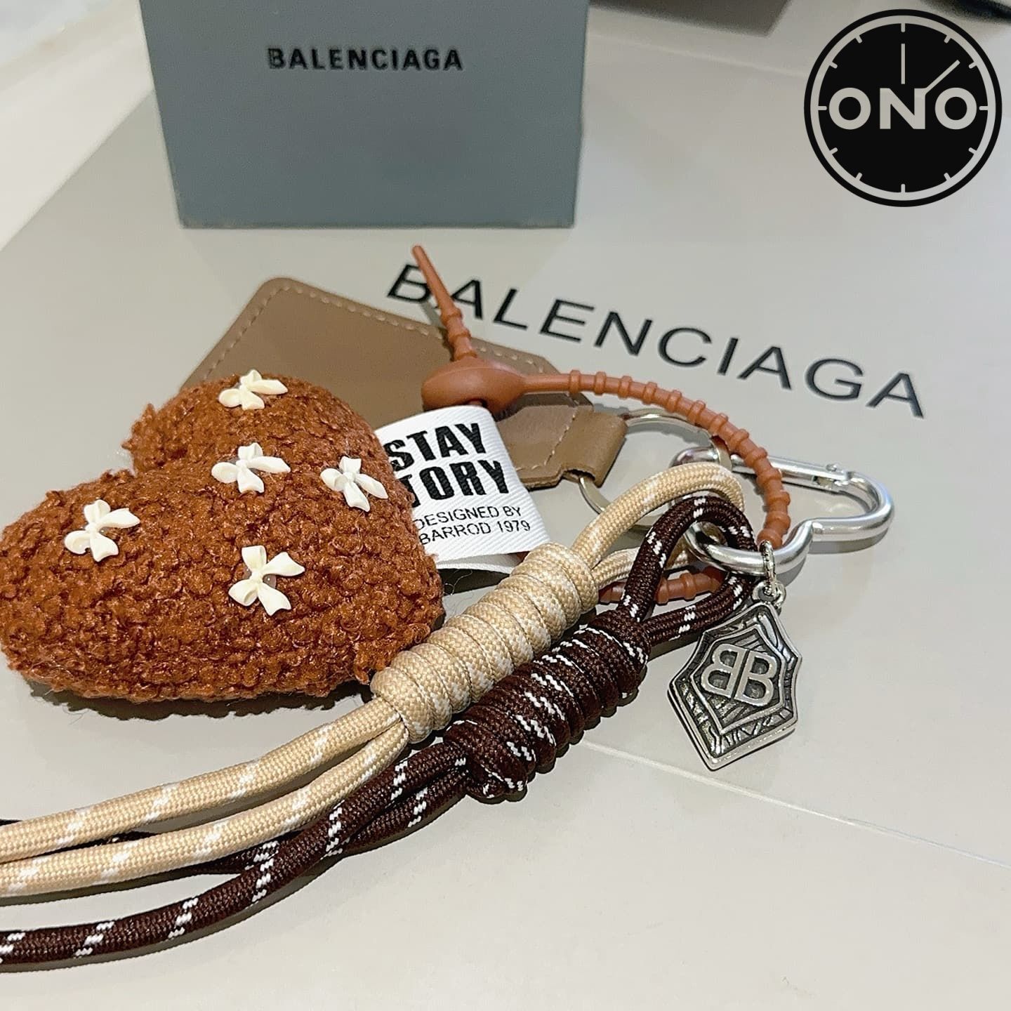 balenciaga-clasp_30_4.jpg