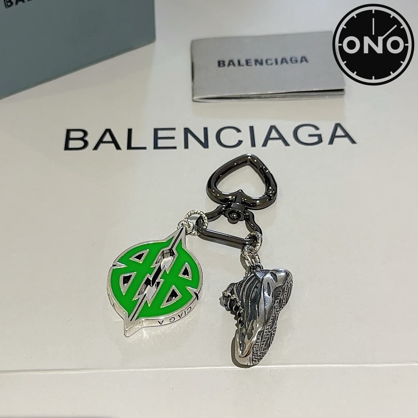 balenciaga-clasp_35_2.jpg