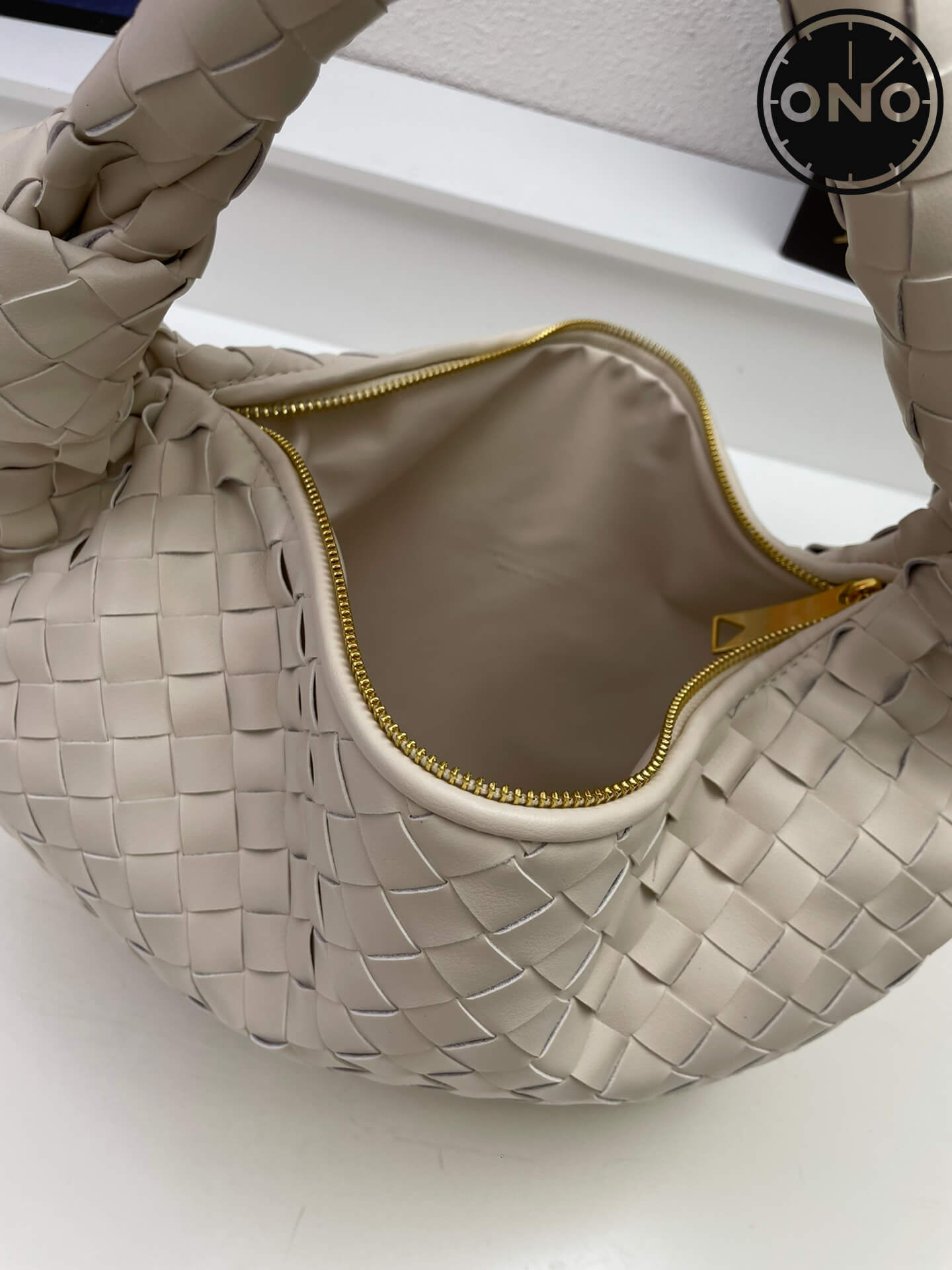 bottega_veneta_women_46_6.jpg