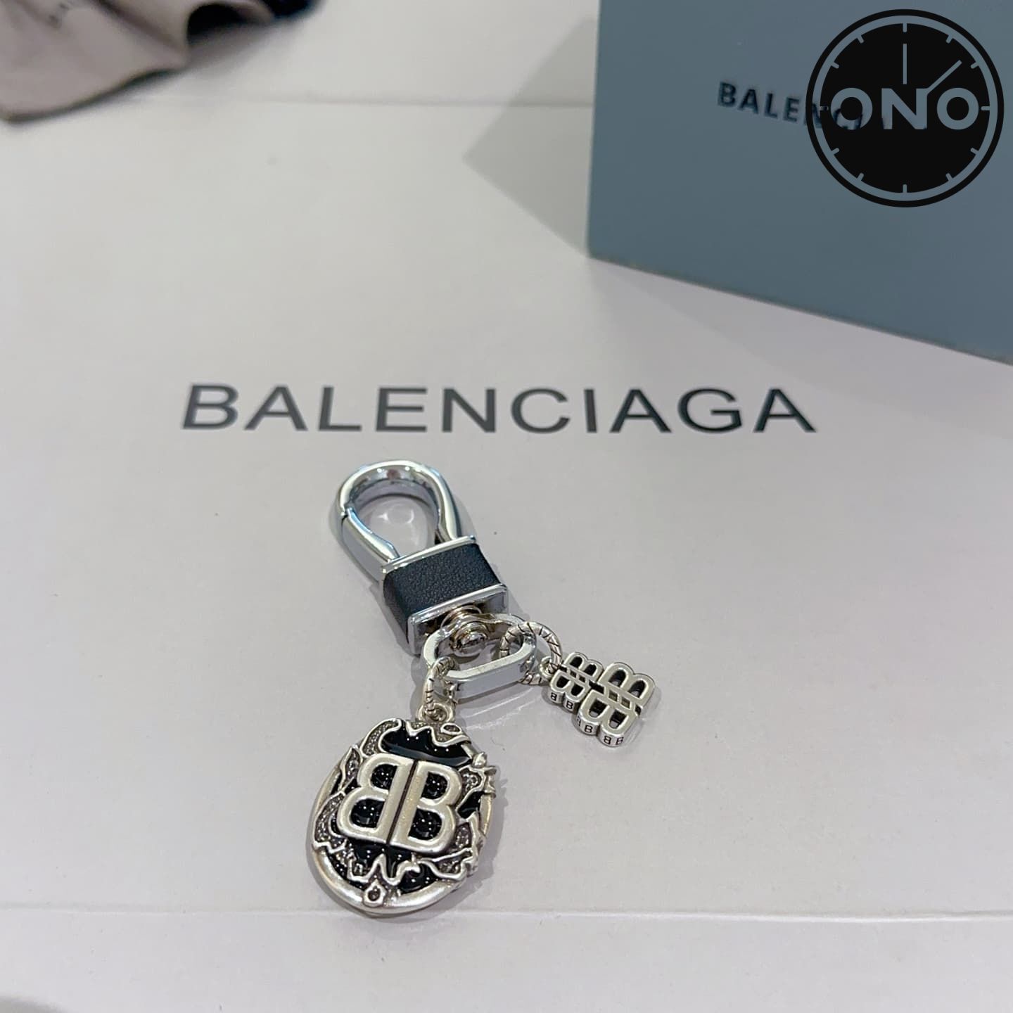 balenciaga-clasp_83_5.jpg