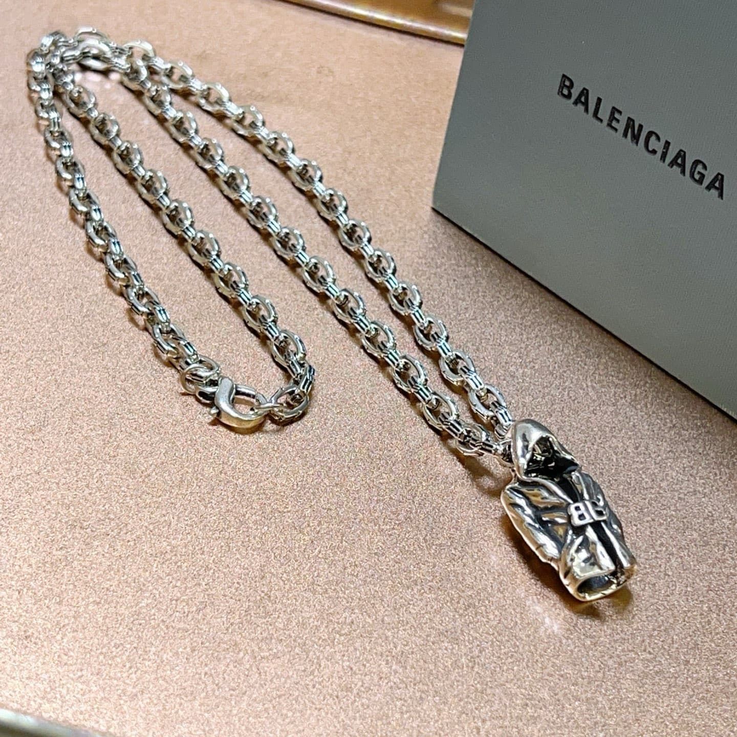 balenciaga-necklace_16_2.jpg