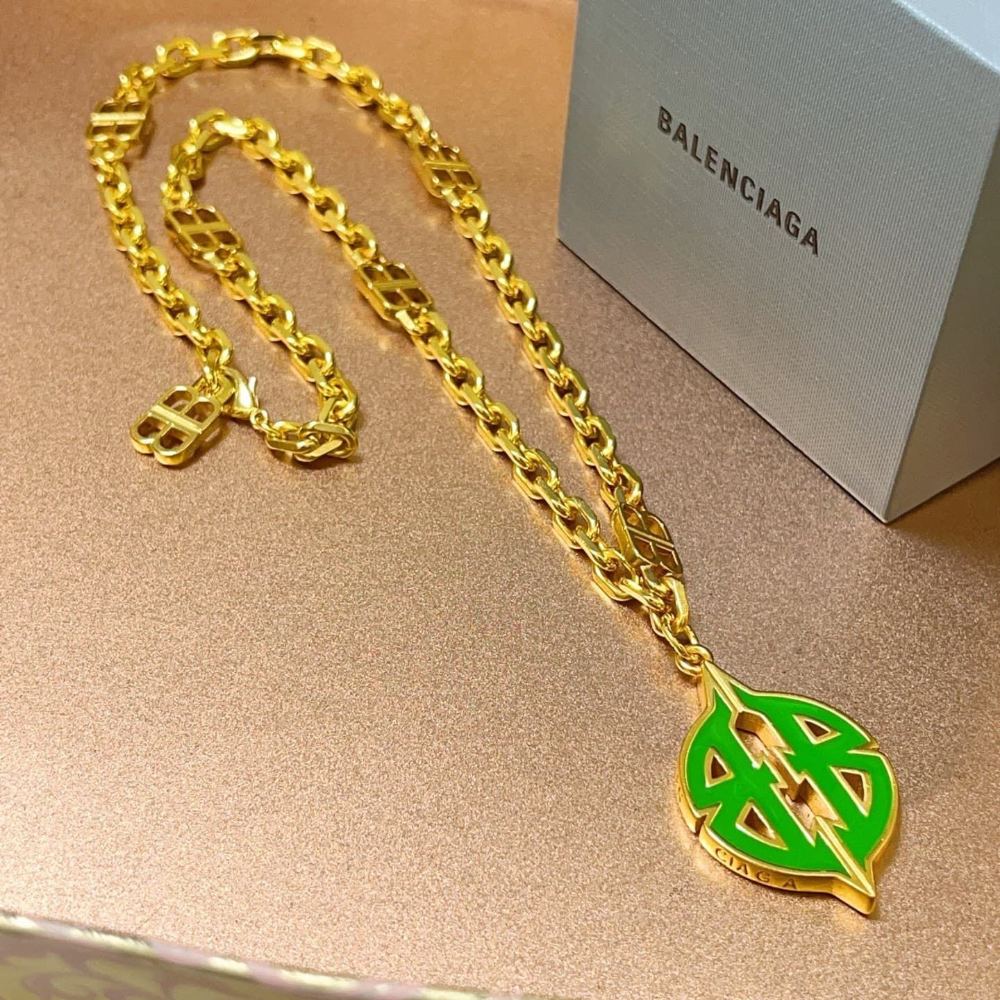 balenciaga-necklace_40_2.jpg