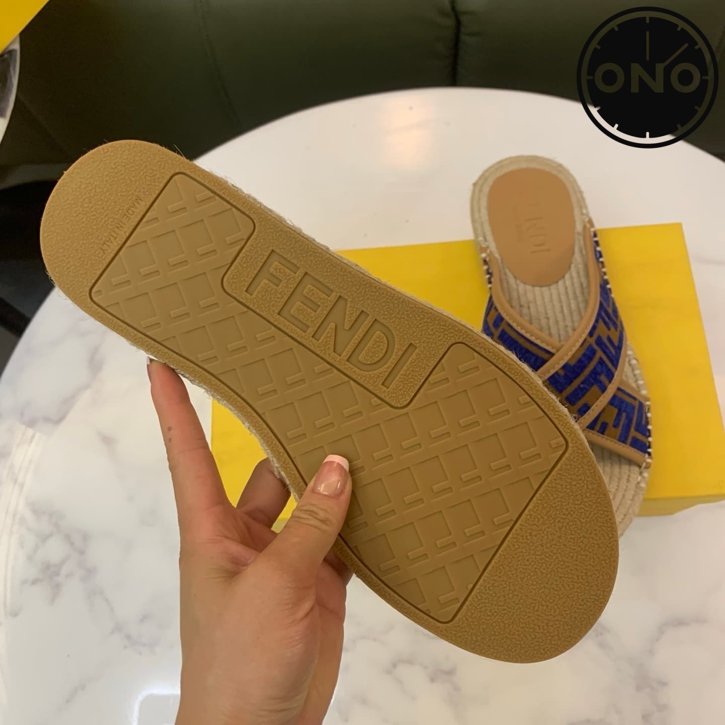 fendi-slippers_3_8.jpg