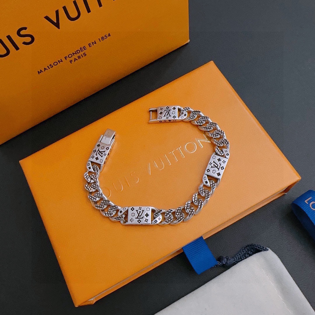 lv-bracelet_30_1.jpg