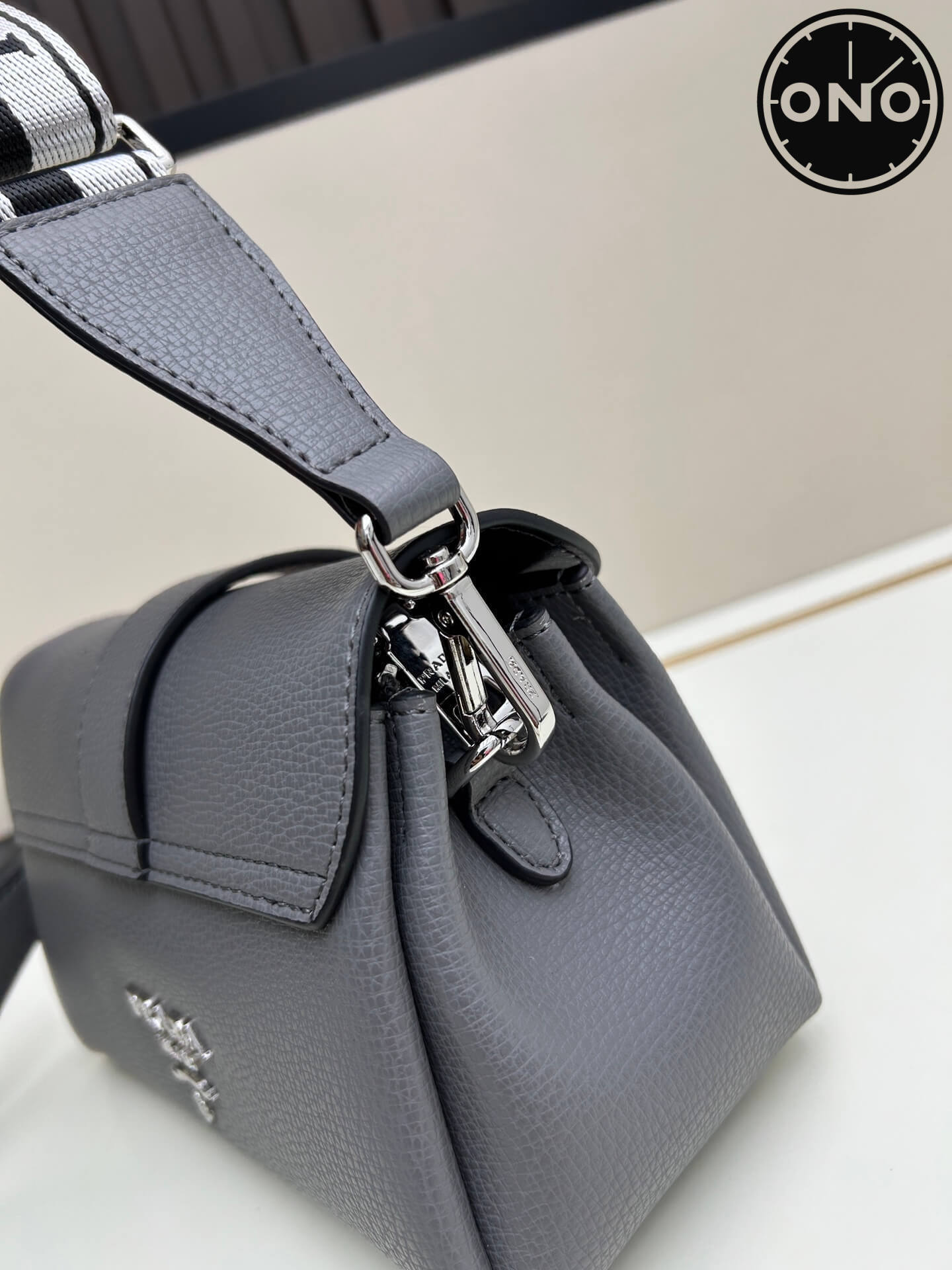 prada_women_102_4.jpg