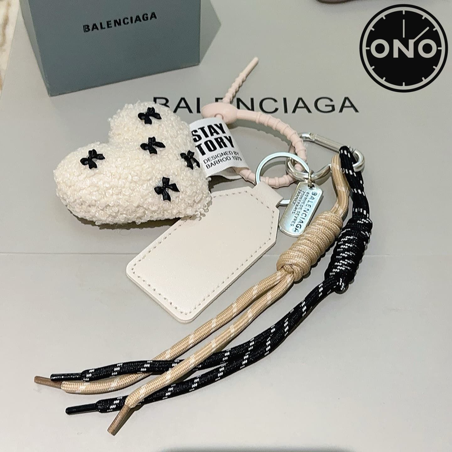 balenciaga-clasp_5_2.jpg