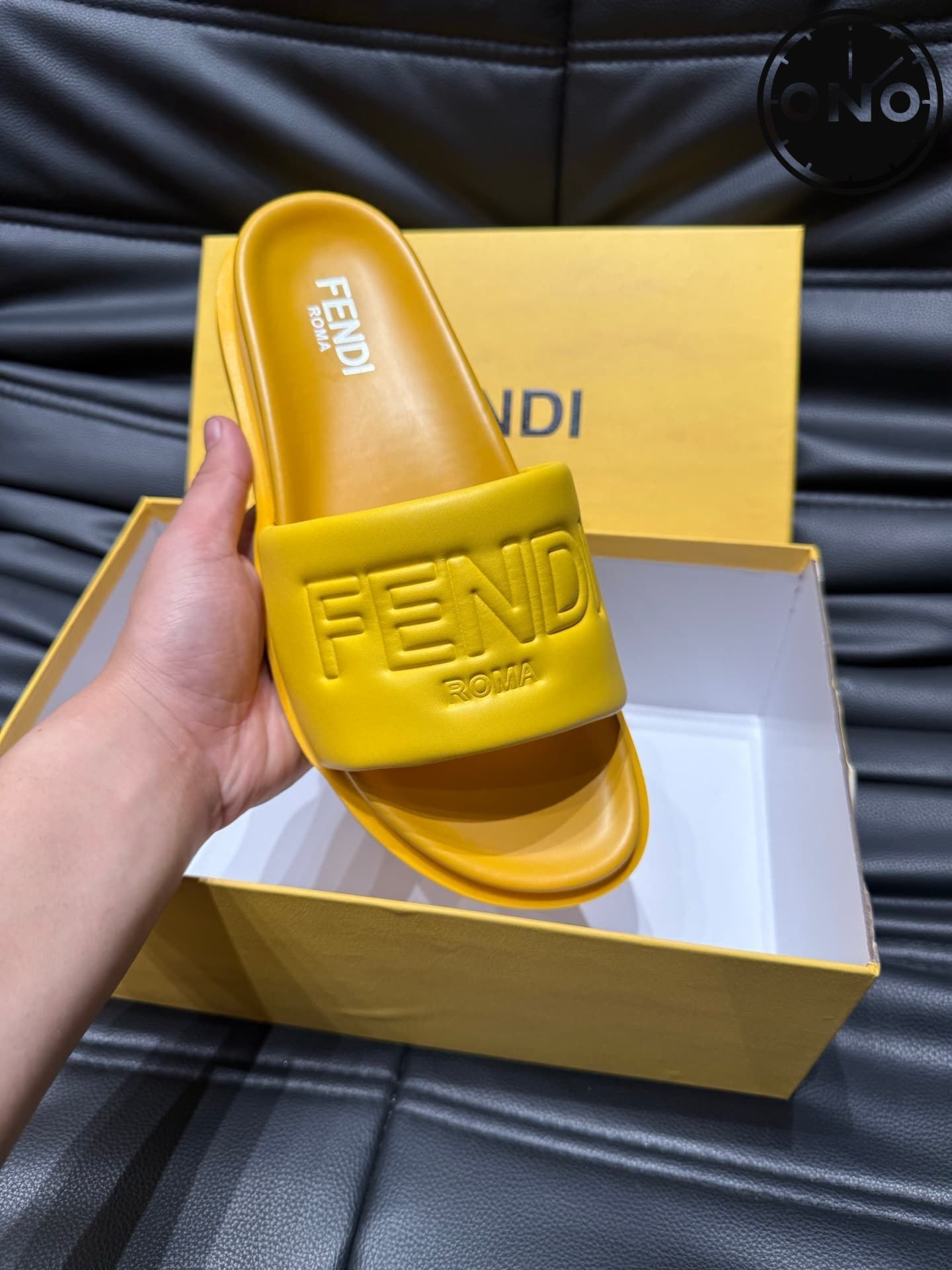fendi-slippers_35_5.jpg