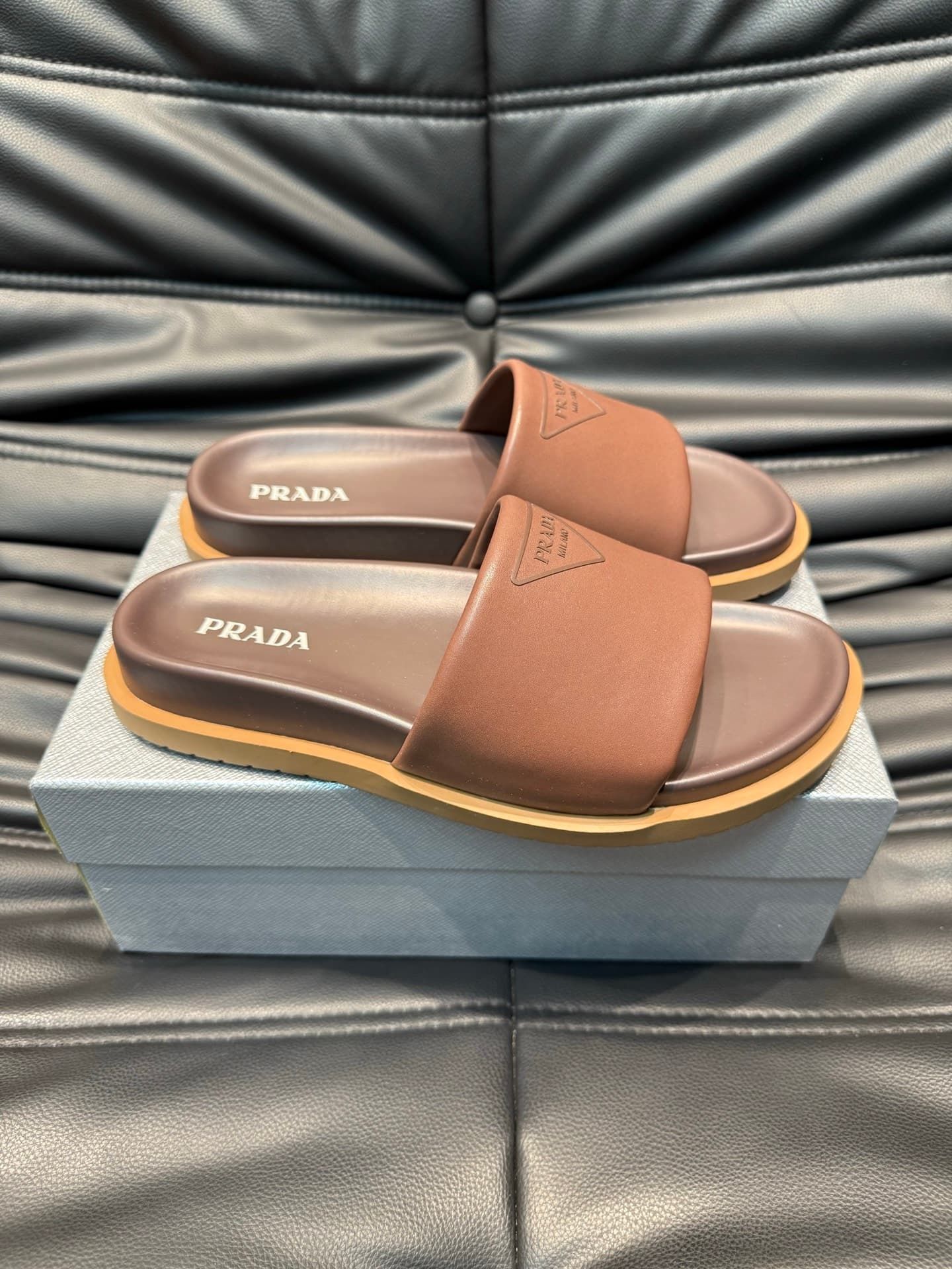 prada-slippers_28_2.jpg