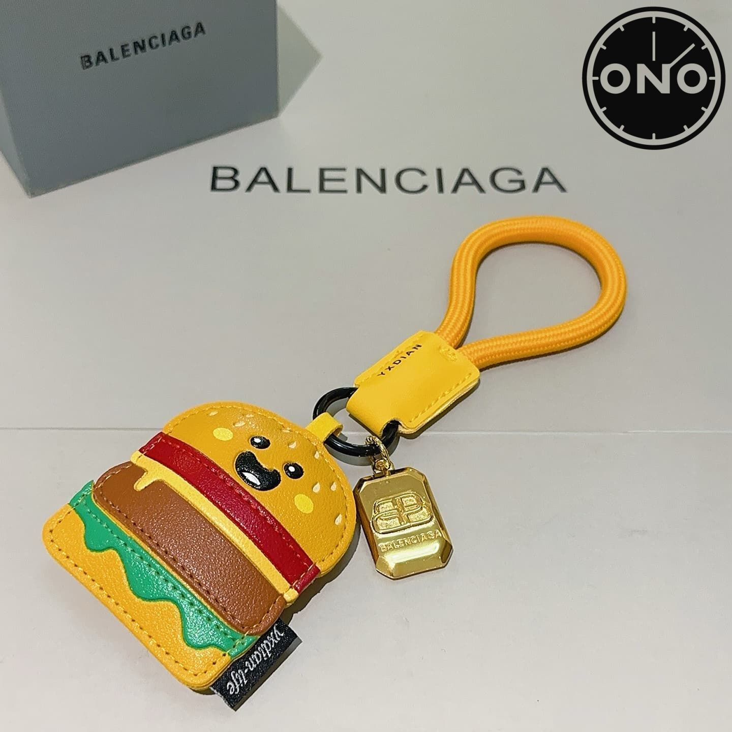 balenciaga-clasp_3_4.jpg
