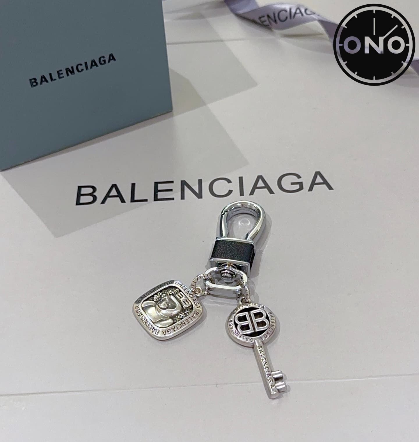 balenciaga-clasp_84_5.jpg