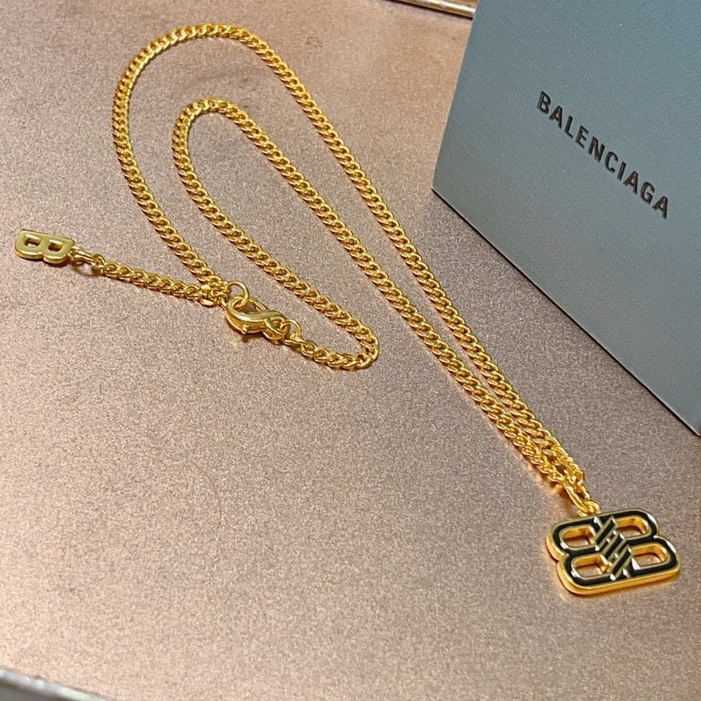 balenciaga-necklace_1_6.jpg
