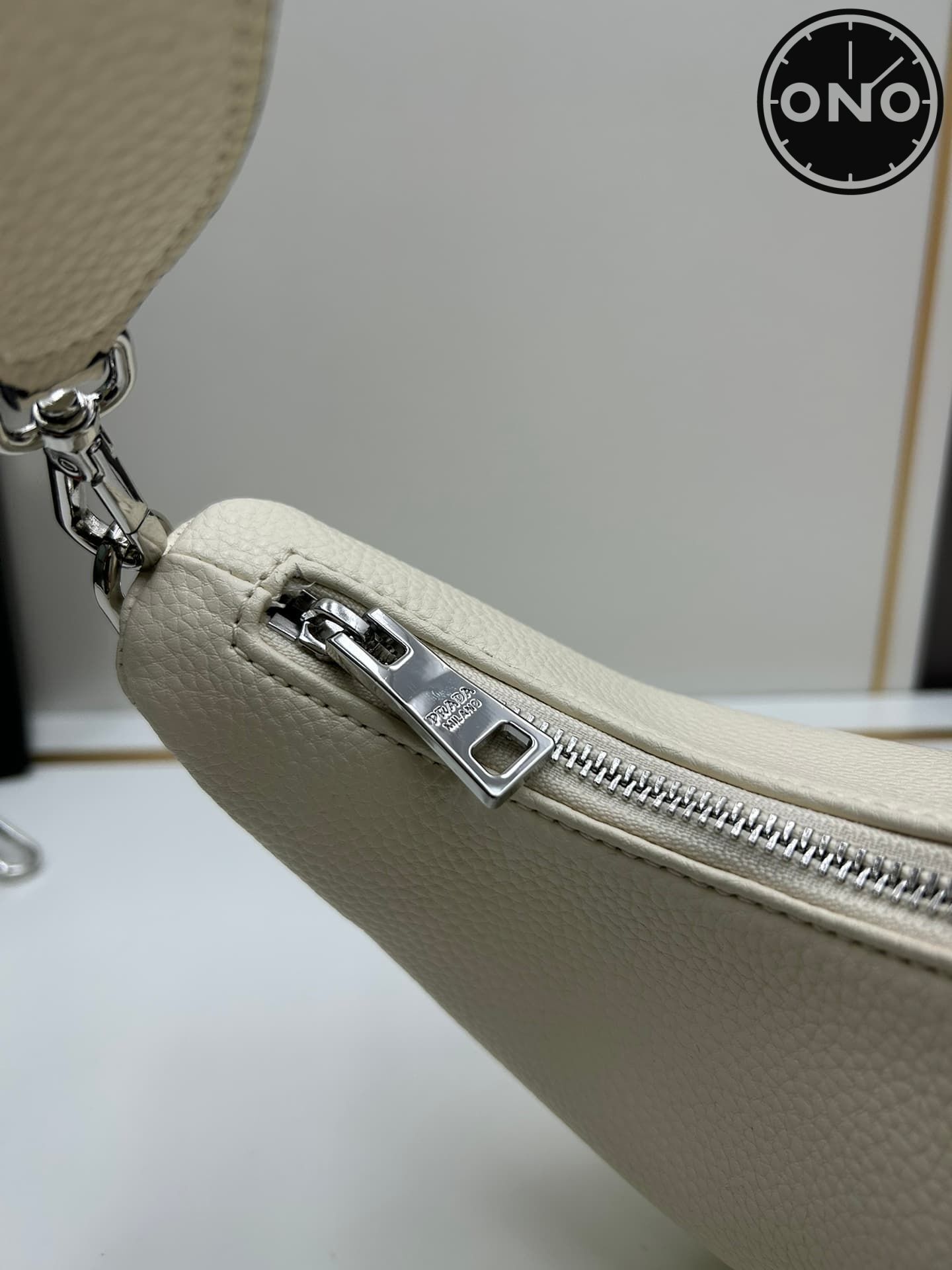 prada_wallet_1_6.jpg