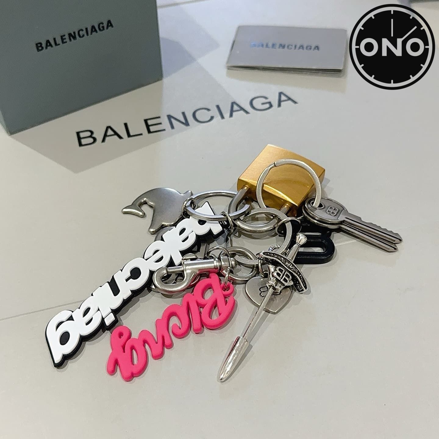 balenciaga-clasp_54_5.jpg
