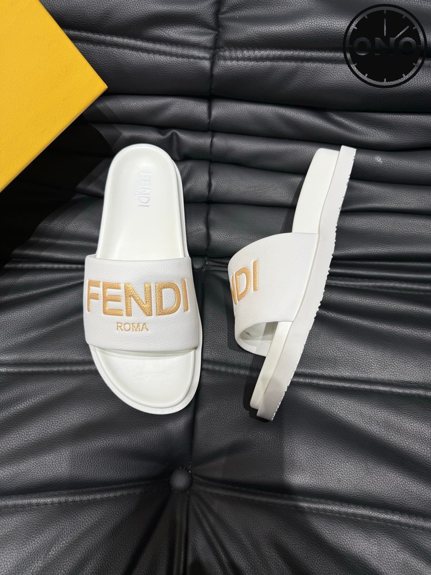 fendi-slippers_30_1.jpg