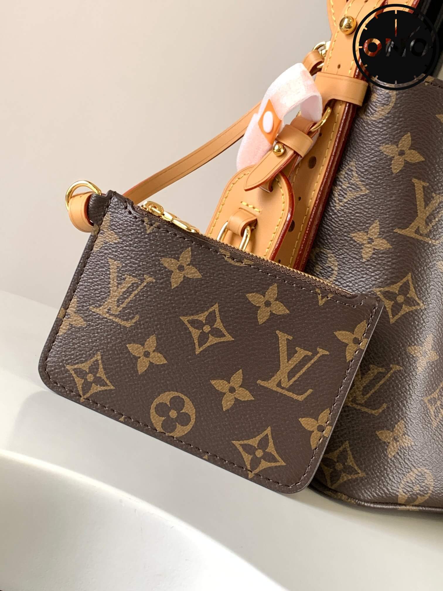 lv_womens_47_7.jpg