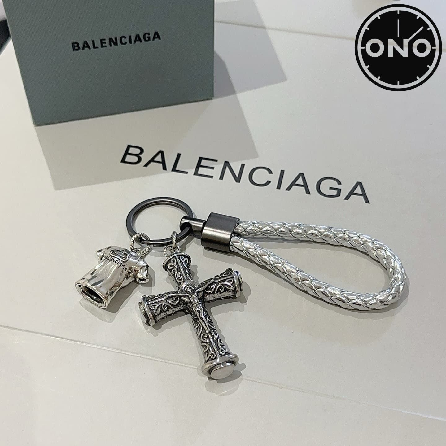 balenciaga-clasp_55_1.jpg