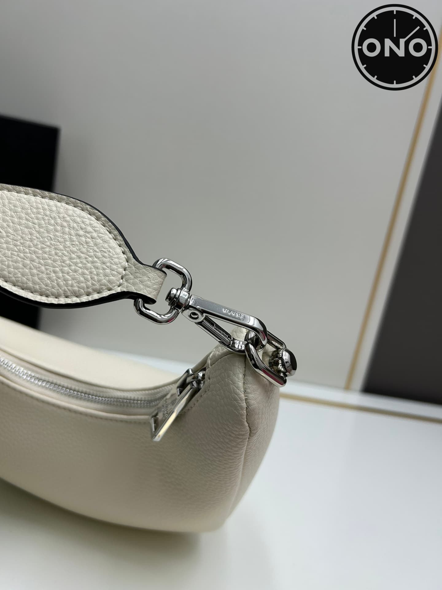 prada_wallet_1_5.jpg