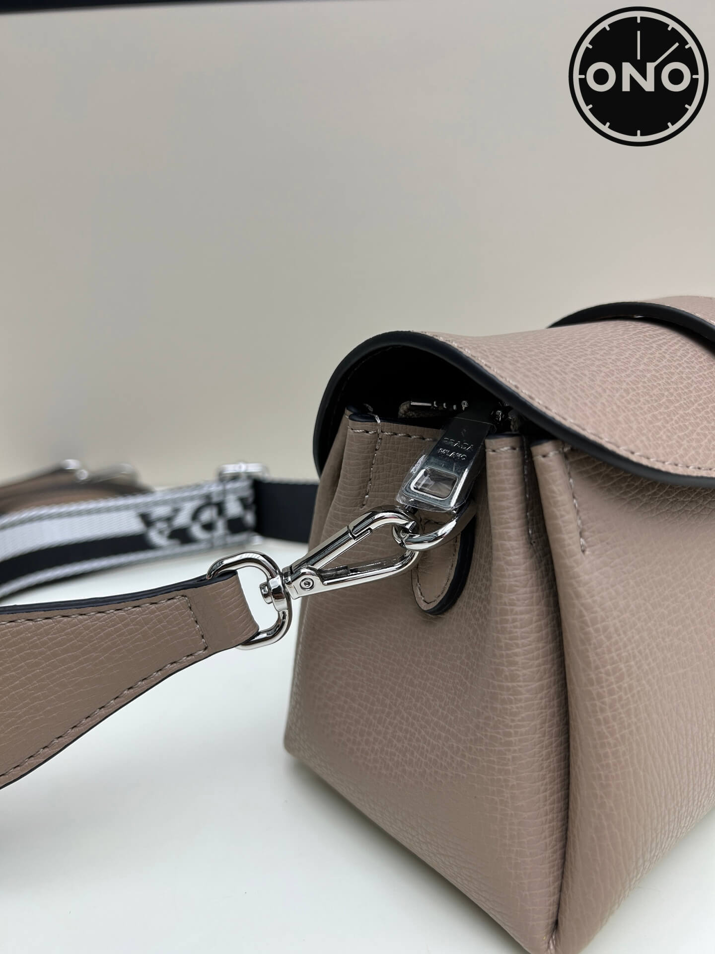prada_women_103_4.jpg