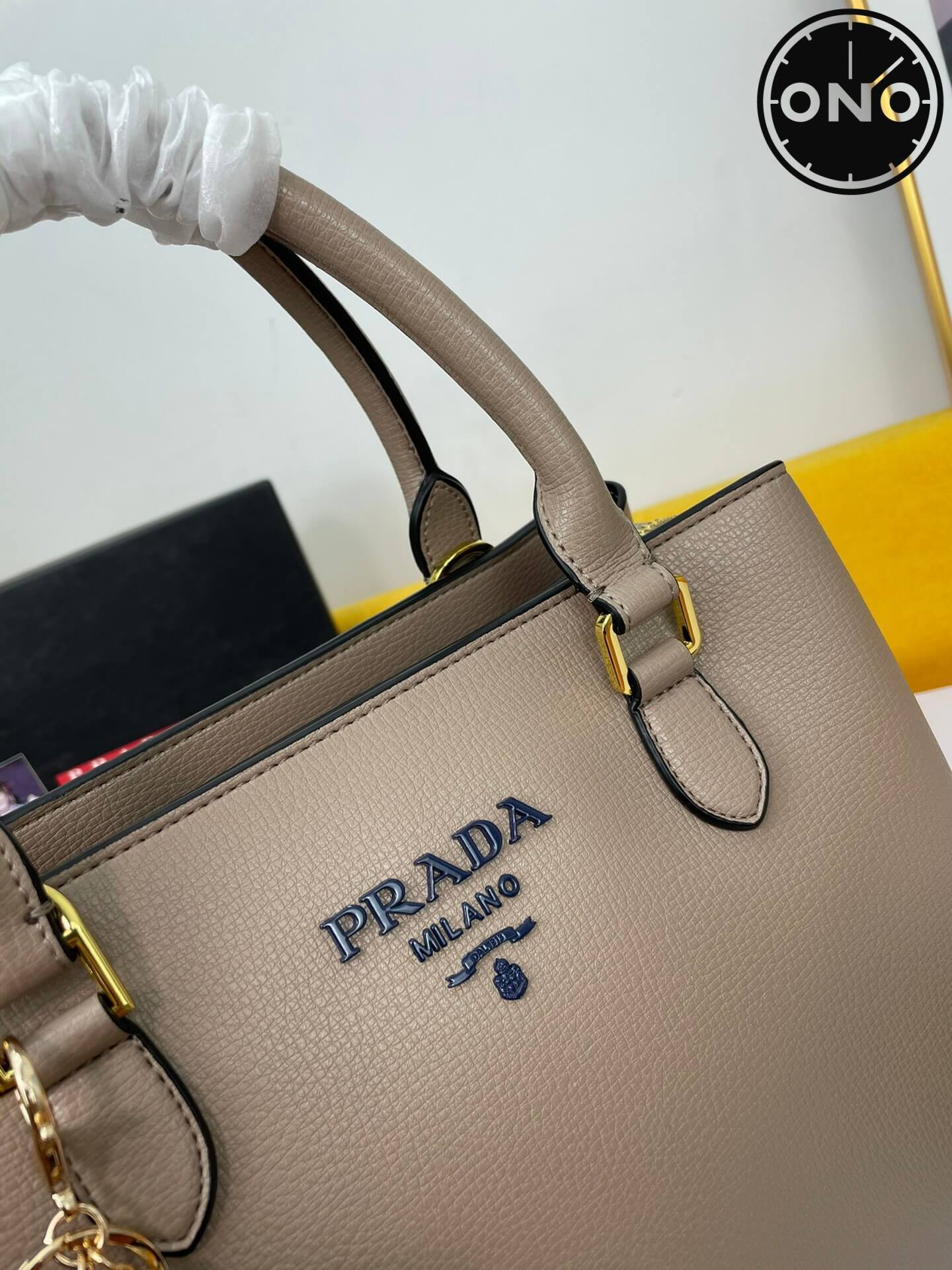 prada_women_28_3.jpg