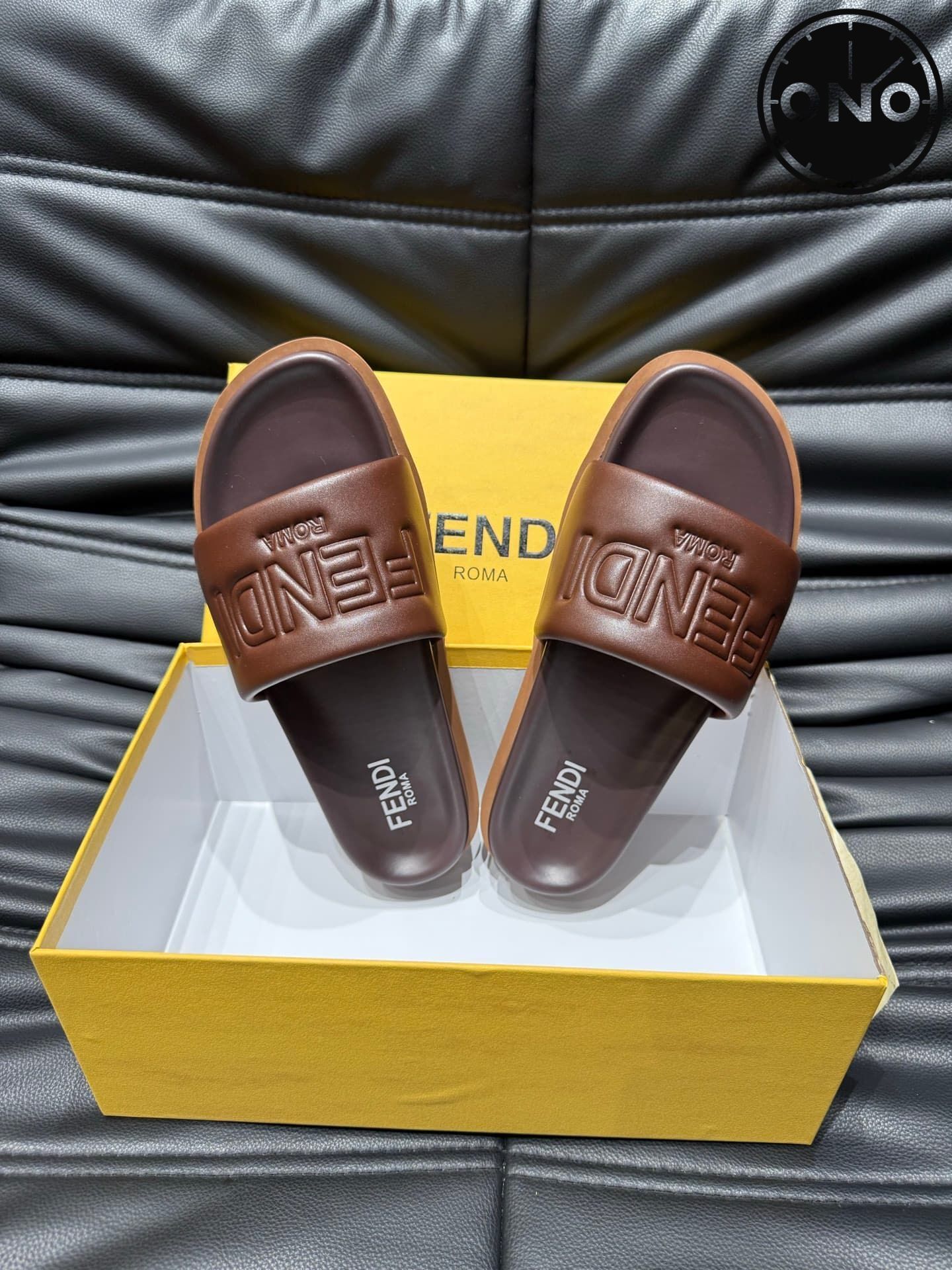 fendi-slippers_40_3.jpg