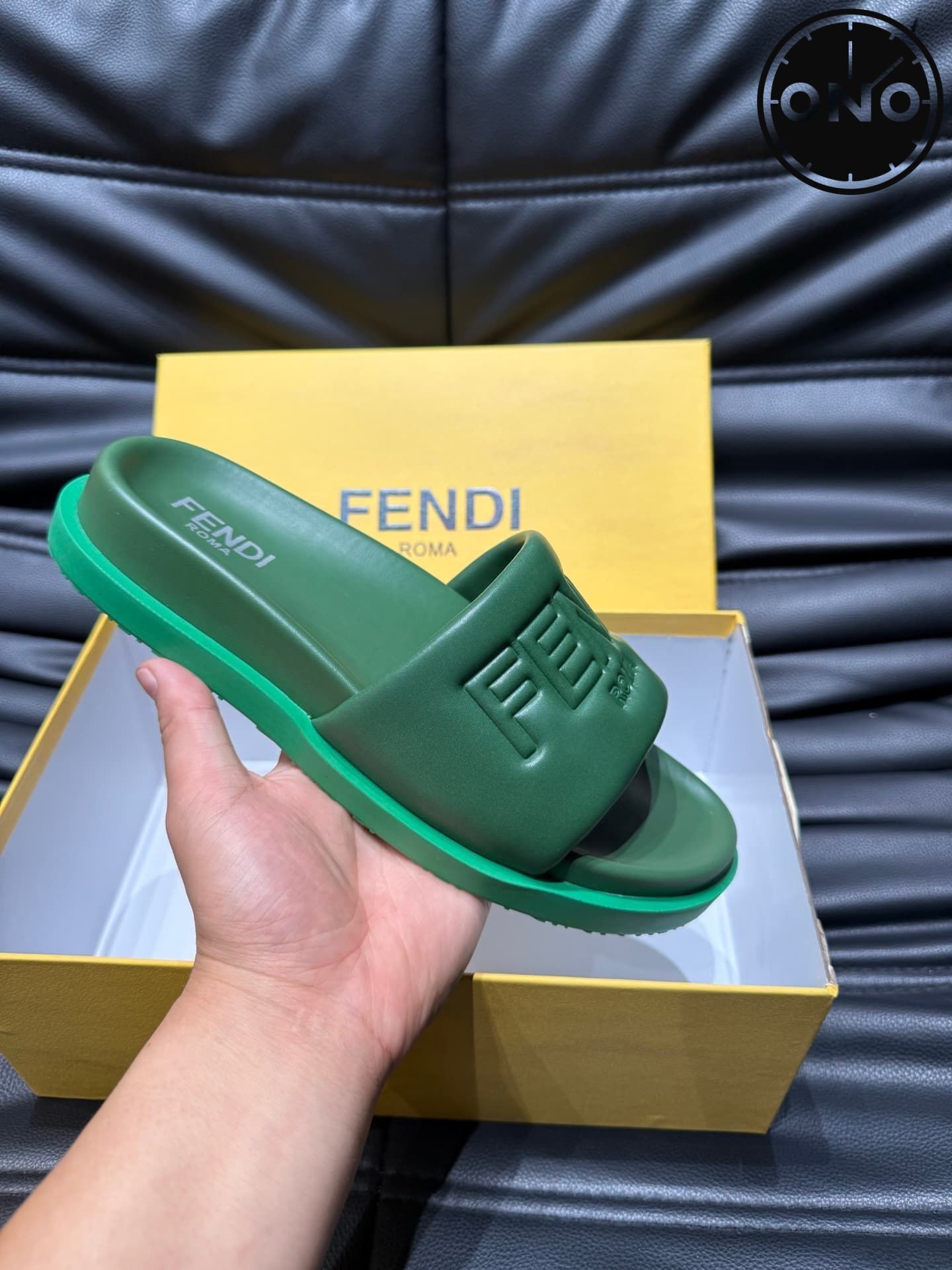 fendi-slippers_43_5.jpg