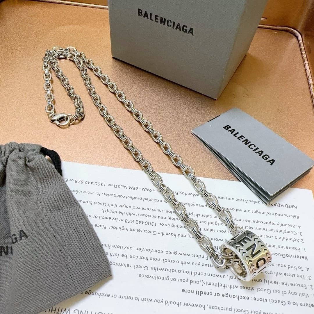 balenciaga-necklace_41_1.jpg