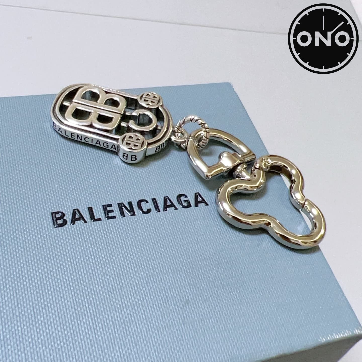 balenciaga-clasp_71_5.jpg