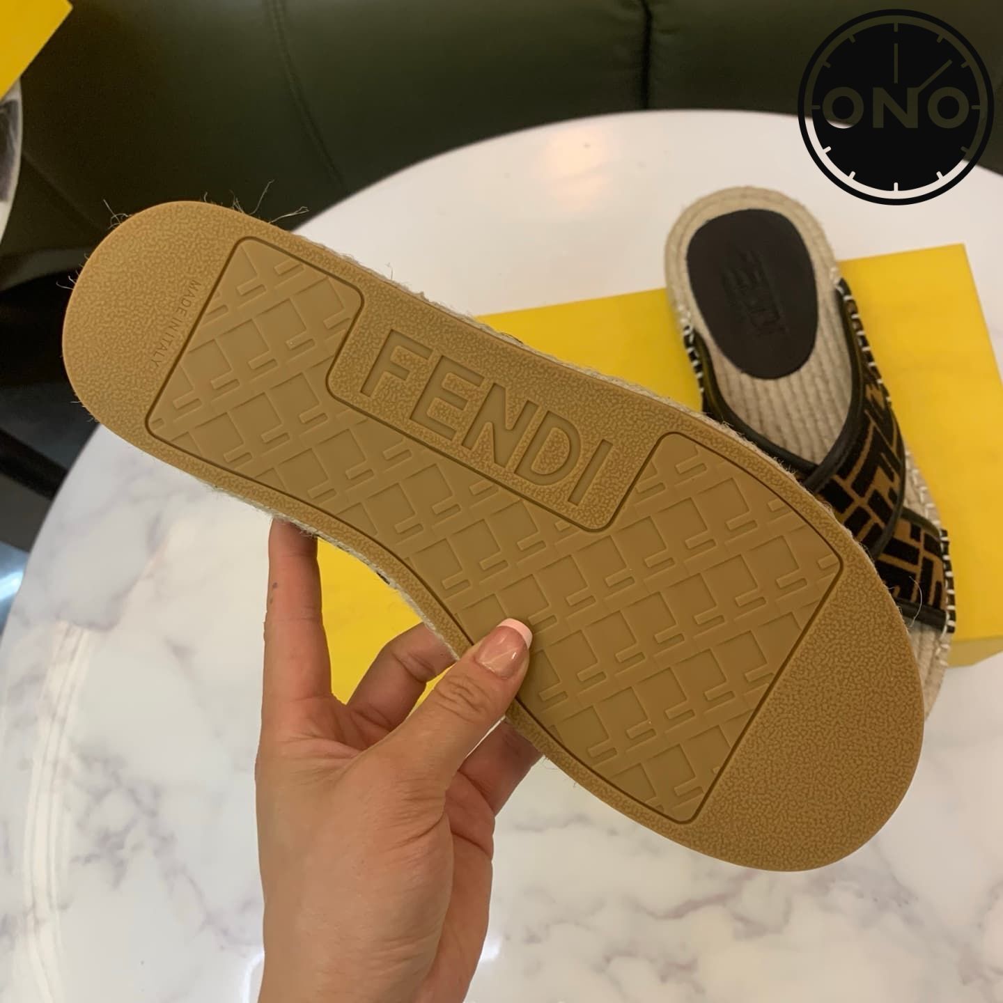 fendi-slippers_1_8.jpg