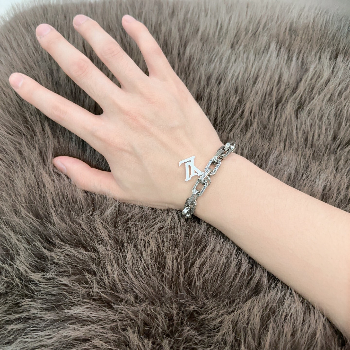 lv-bracelet_14_3.jpg