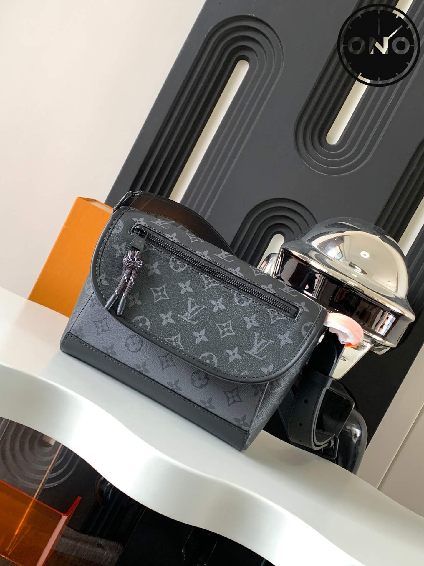 lv_men_8_1.jpg