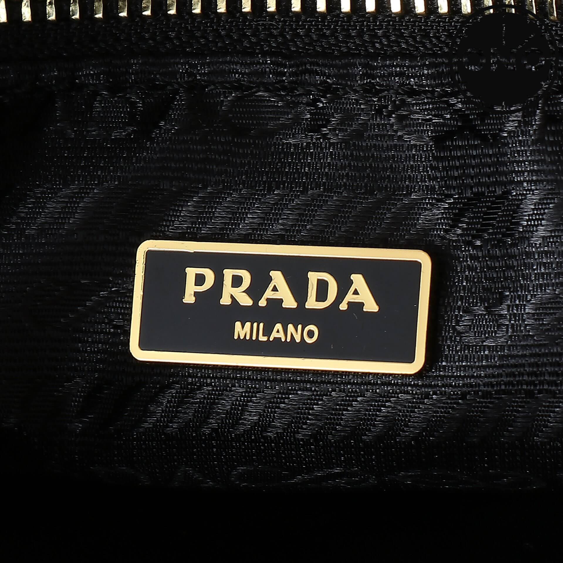 prada_women_2_7.jpg