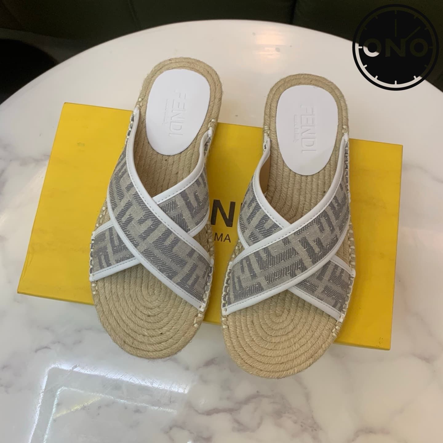fendi-slippers_13_1.jpg