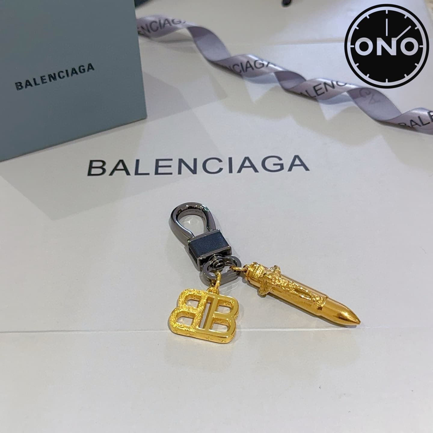 balenciaga-clasp_47_5.jpg