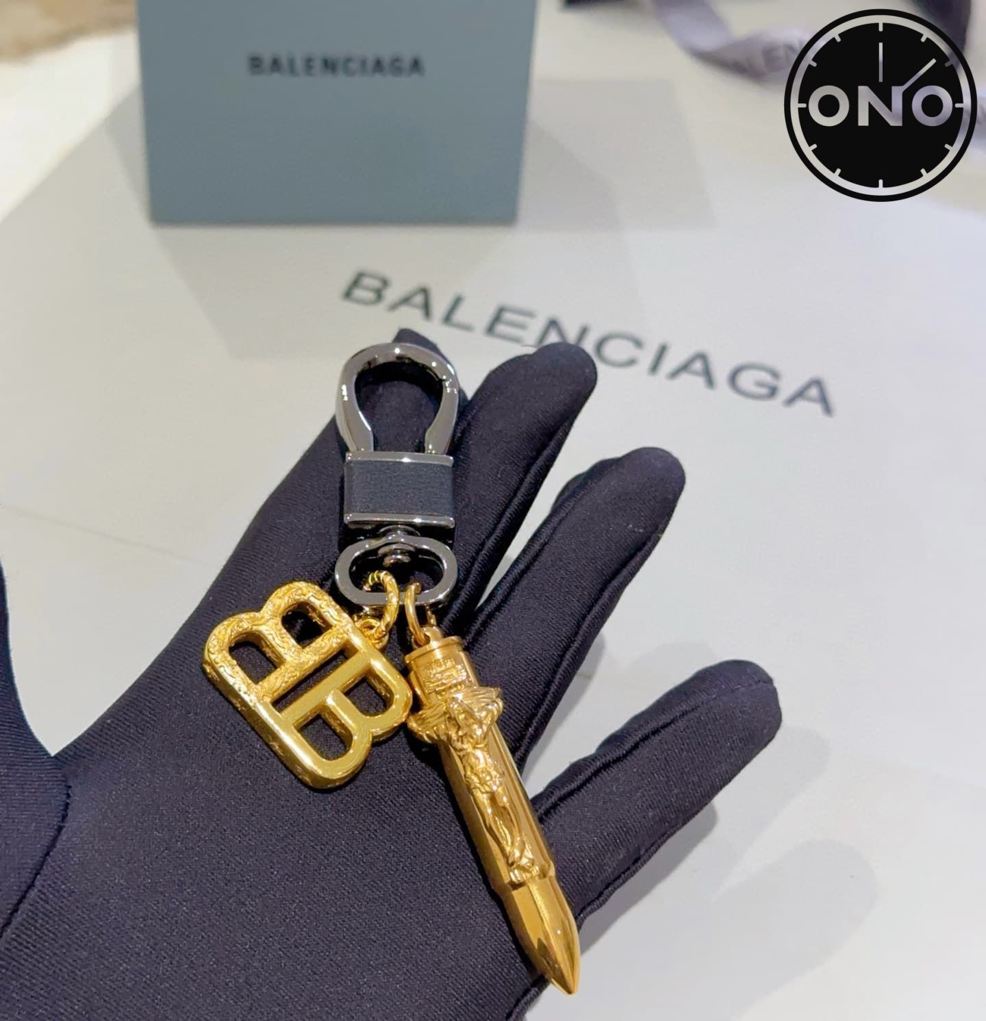 balenciaga-clasp_47_1.jpg