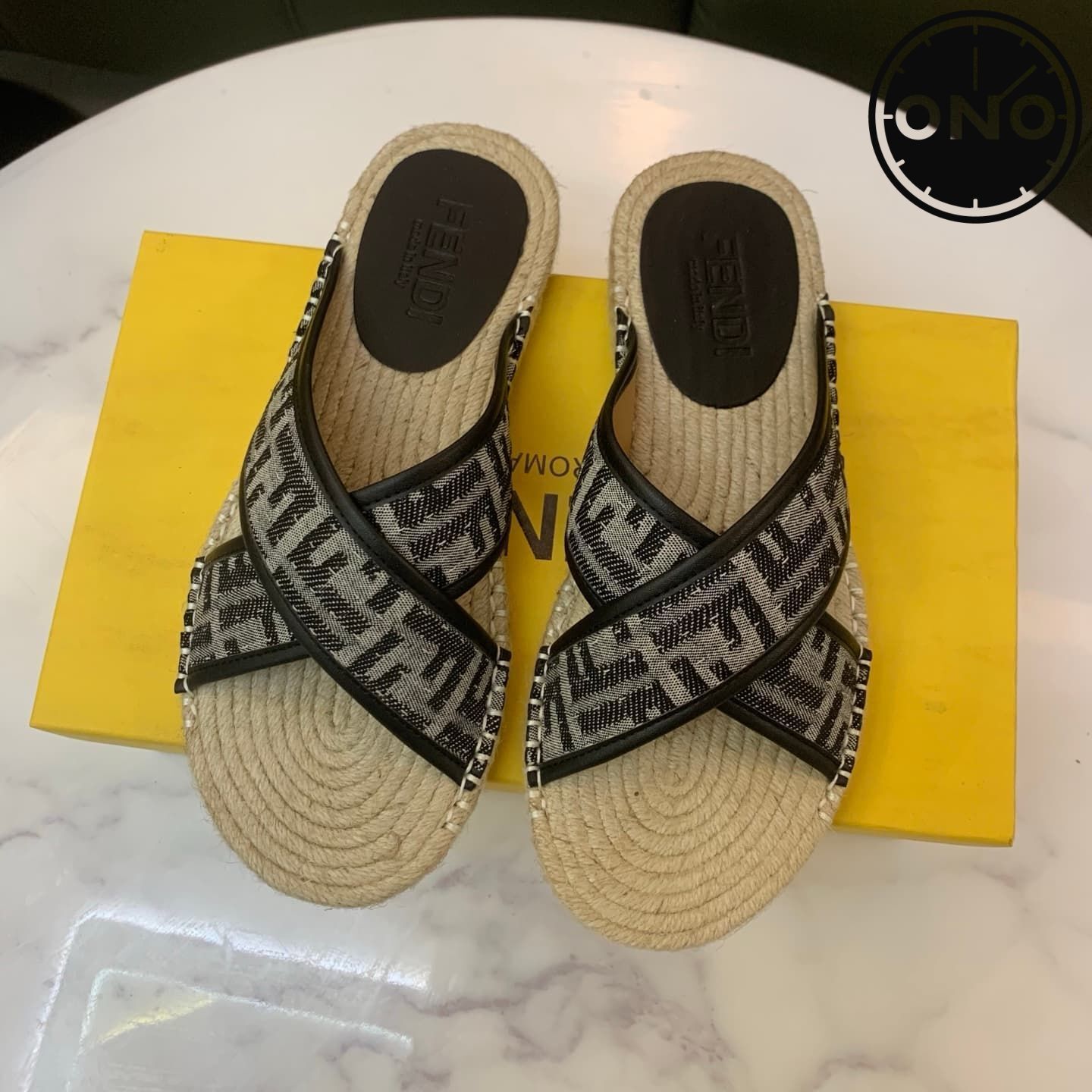 fendi-slippers_12_1.jpg