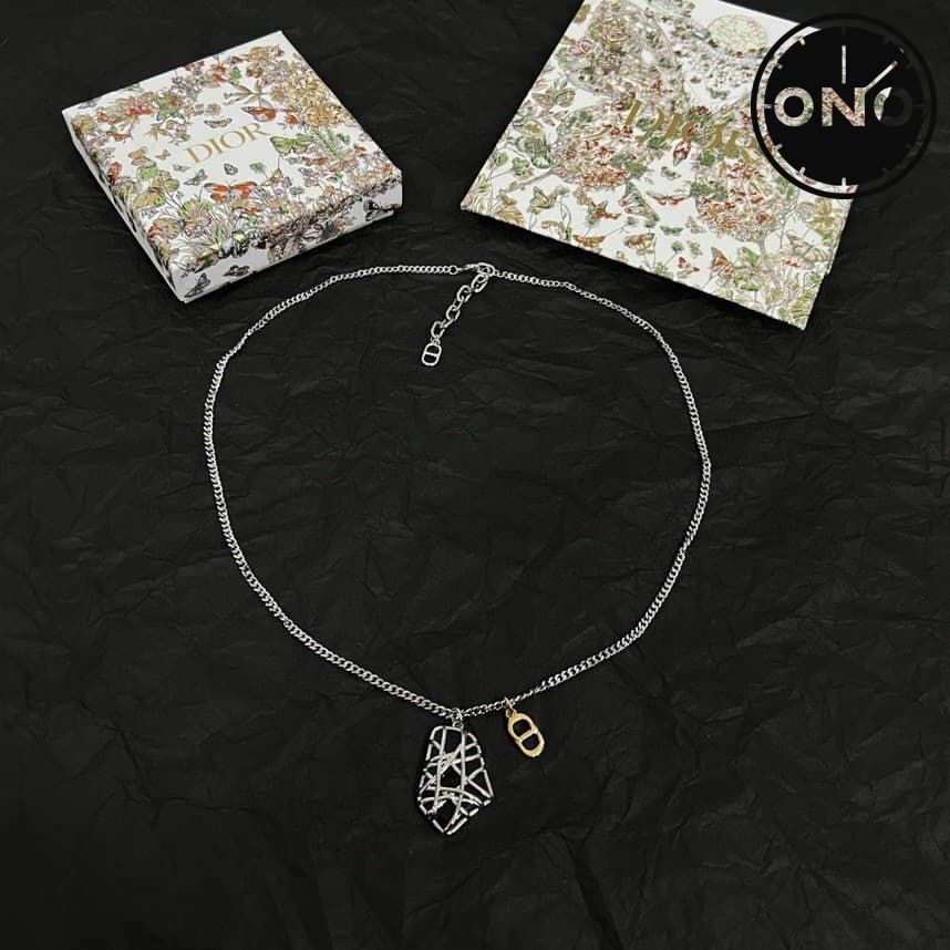 dior-necklace_21_1.jpg