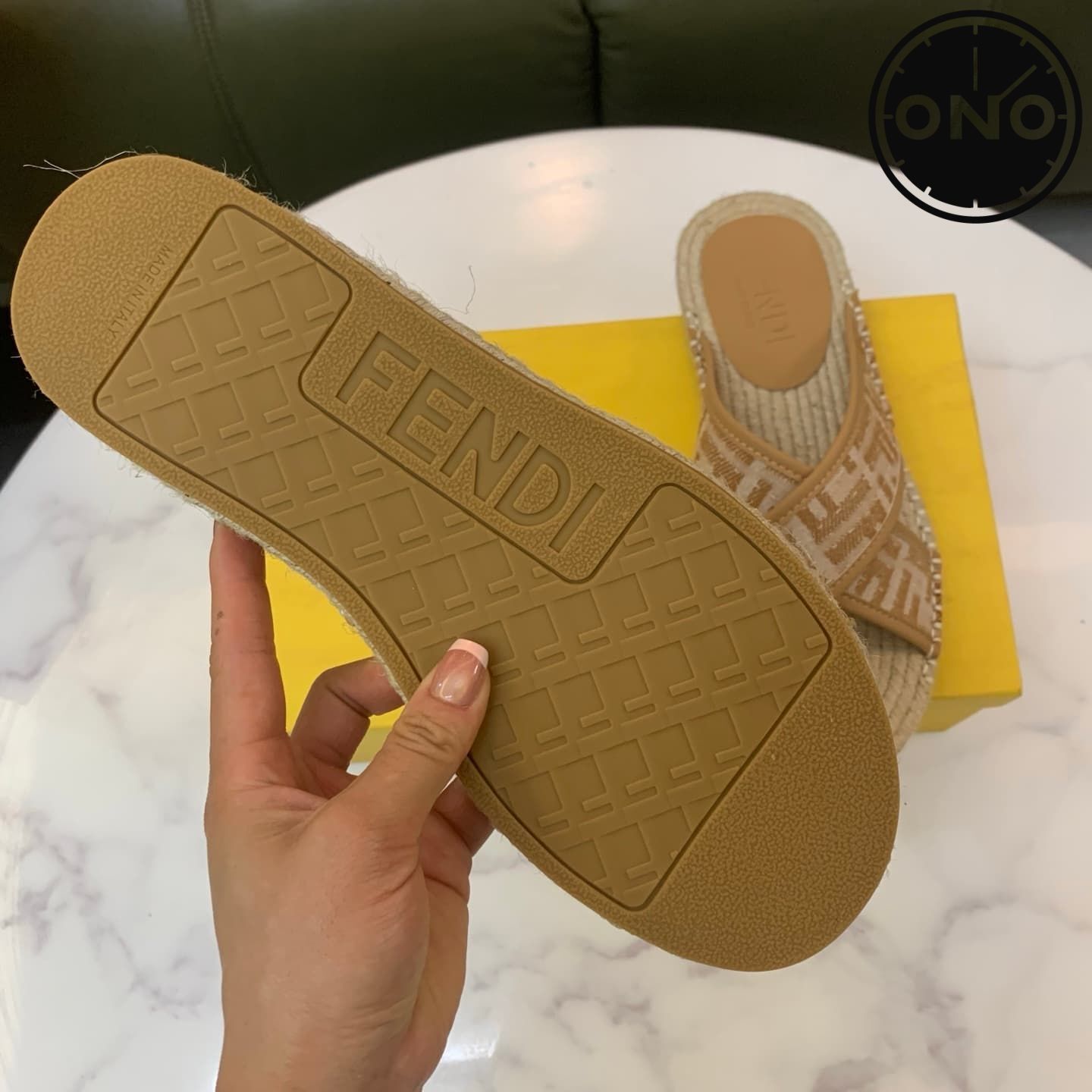fendi-slippers_9_7.jpg