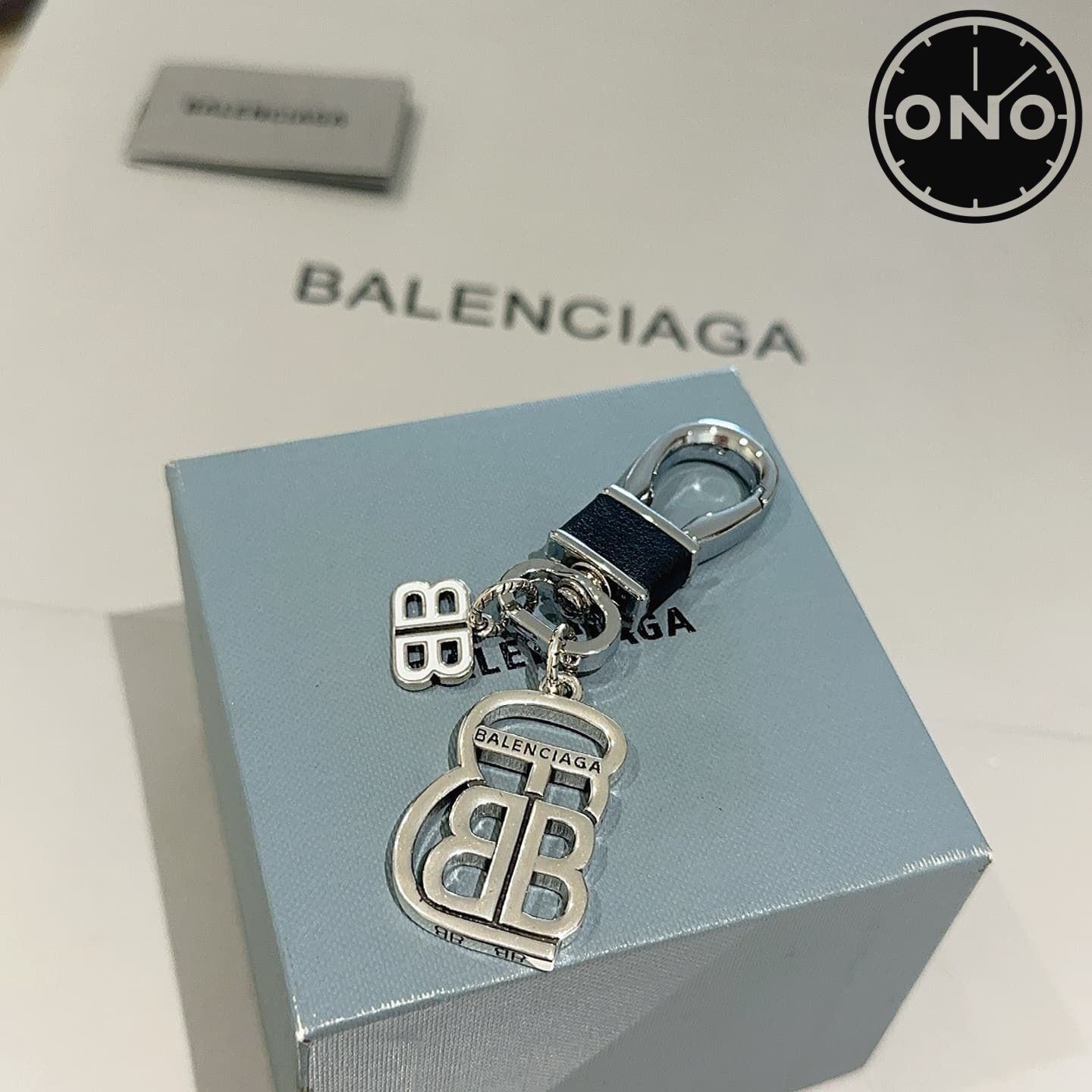 balenciaga-clasp_77_5.jpg