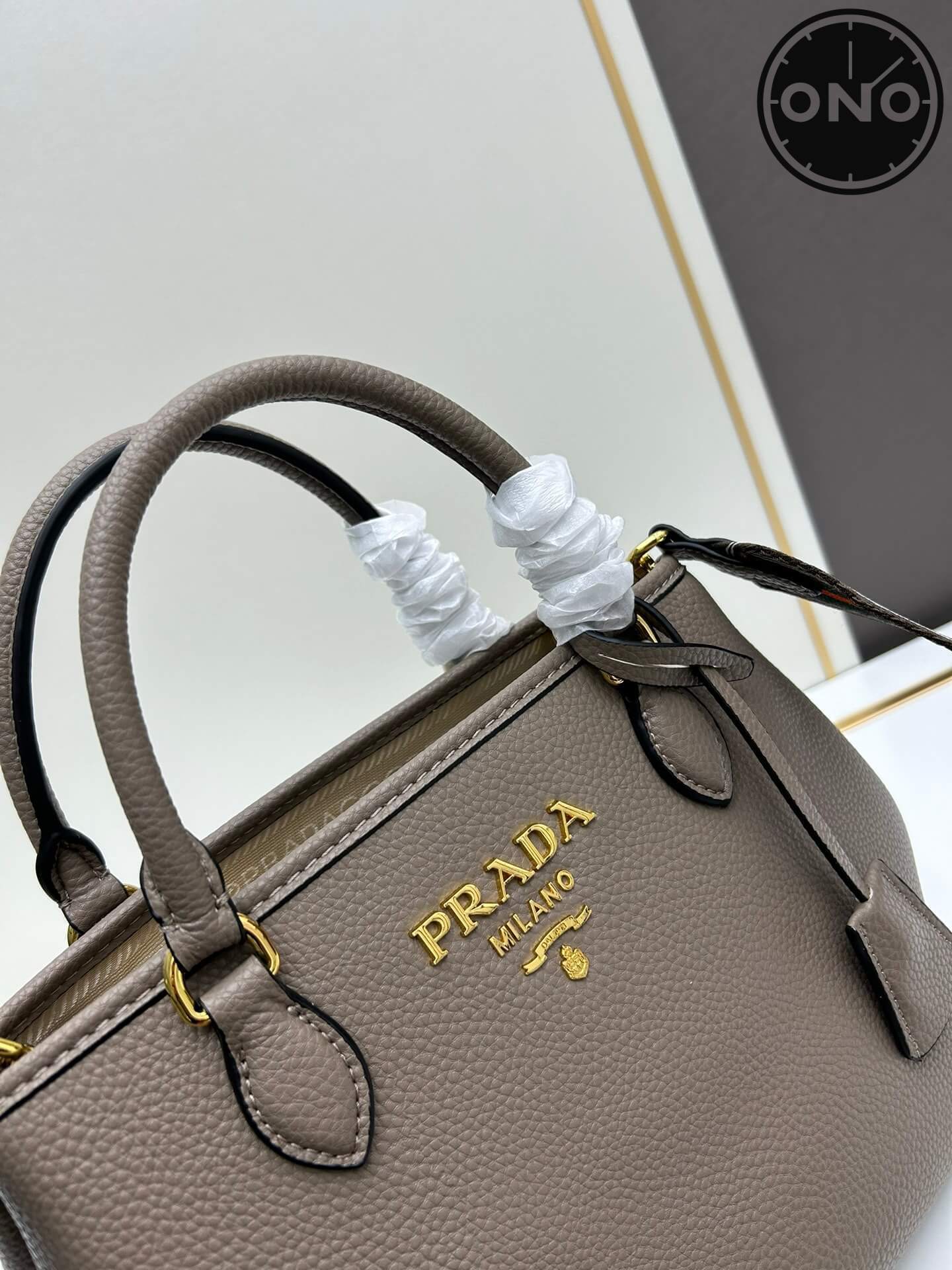 prada_women_70_3.jpg