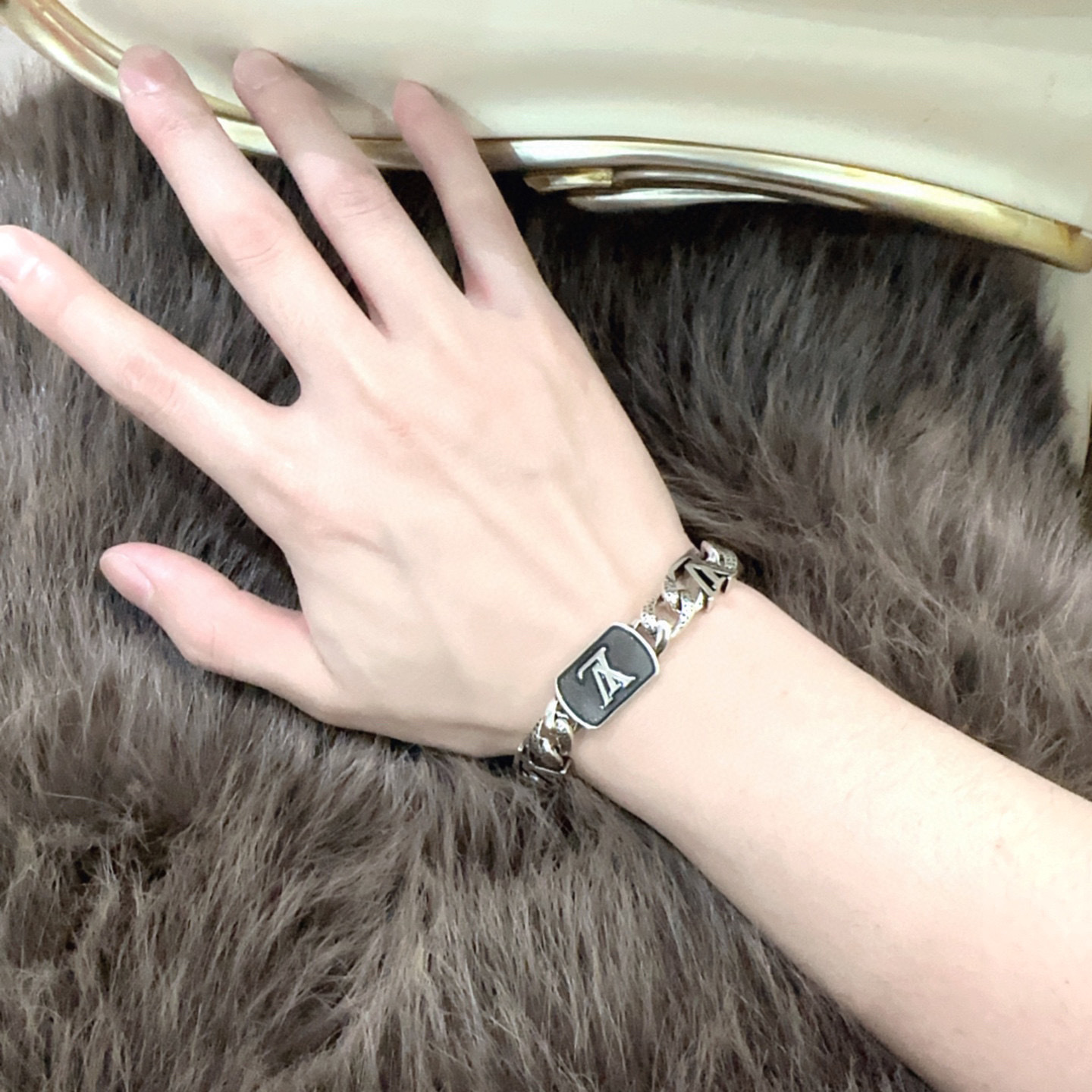 lv-bracelet_25_3.jpg