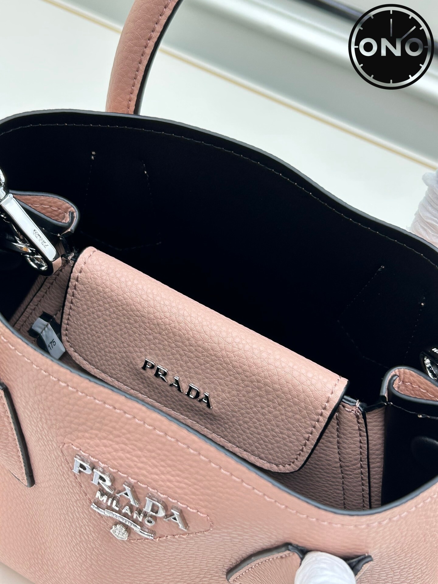 prada_women_82_7.jpg