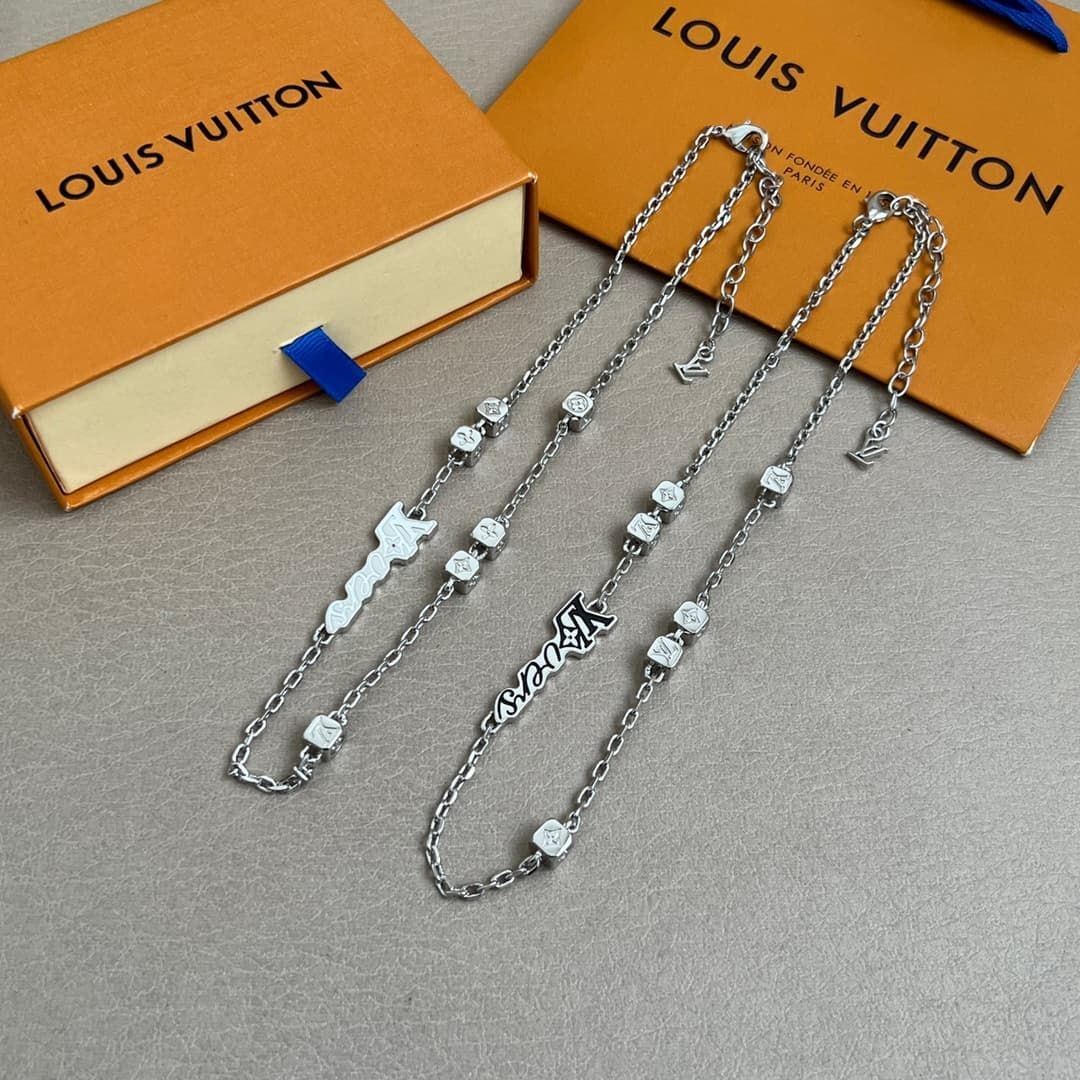 lv-necklace_6_2.jpg