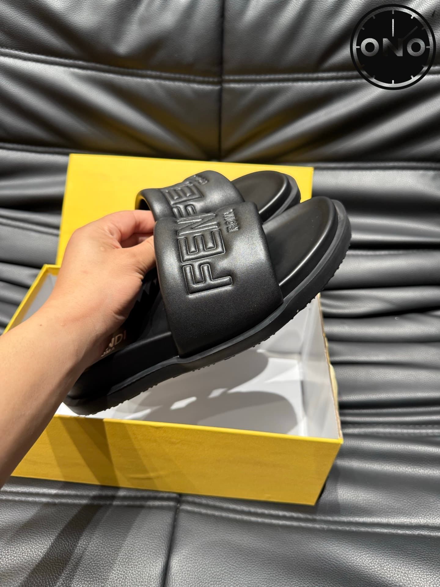 fendi-slippers_37_4.jpg