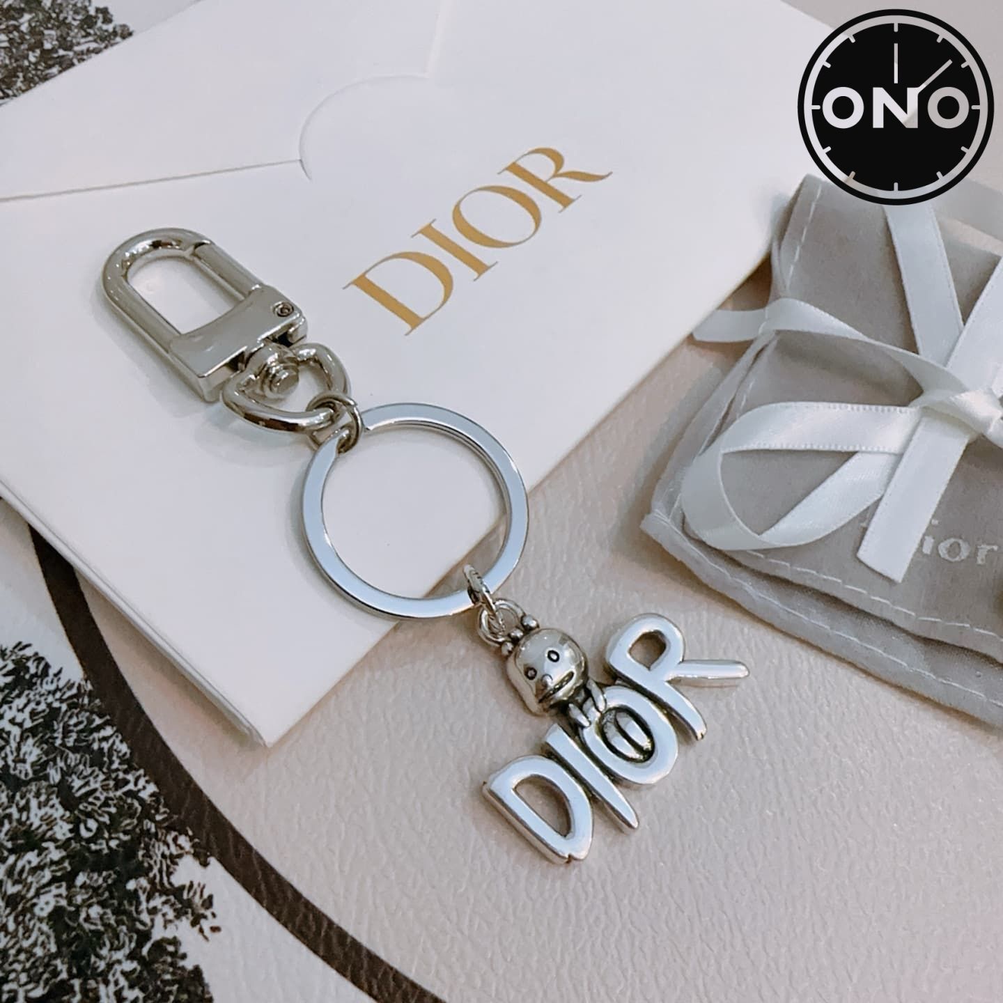 dior-clasp_2_2.jpg