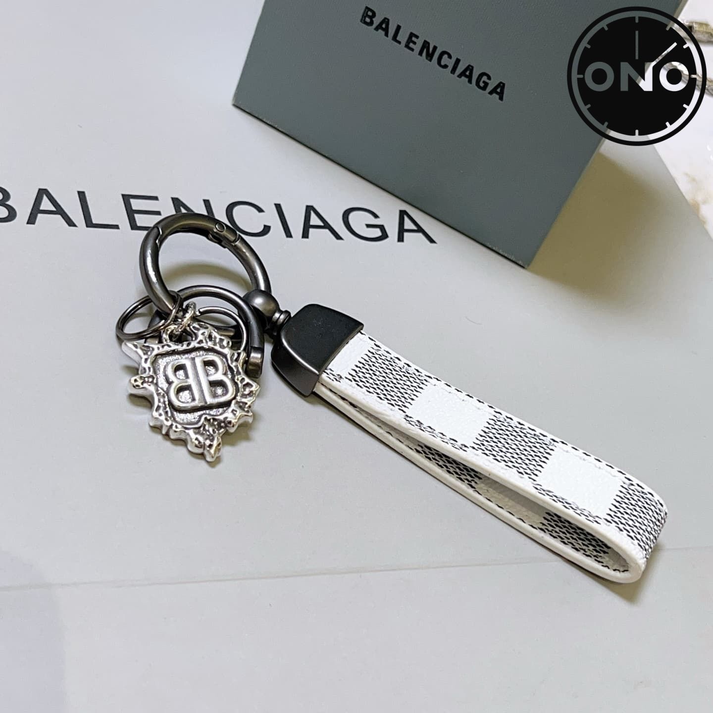 balenciaga-clasp_43_8.jpg