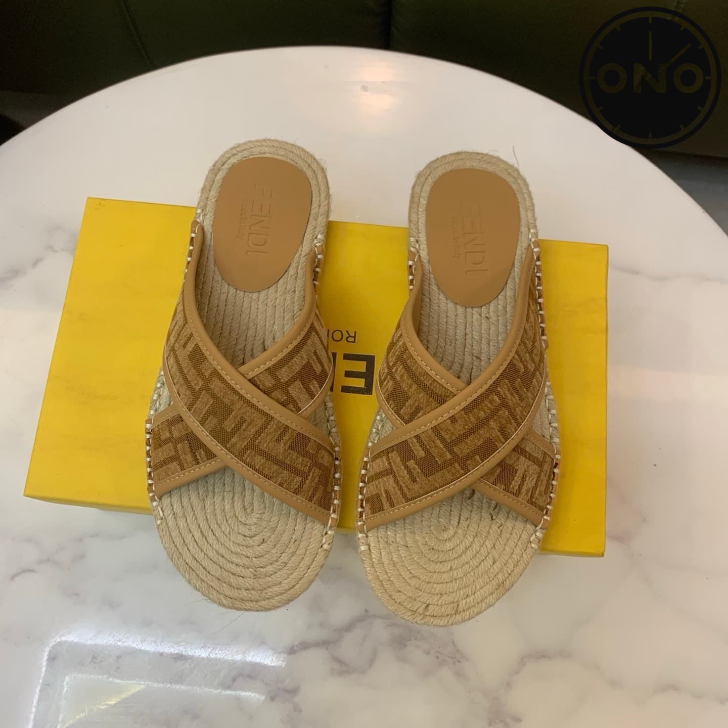 fendi-slippers_6_1.jpg