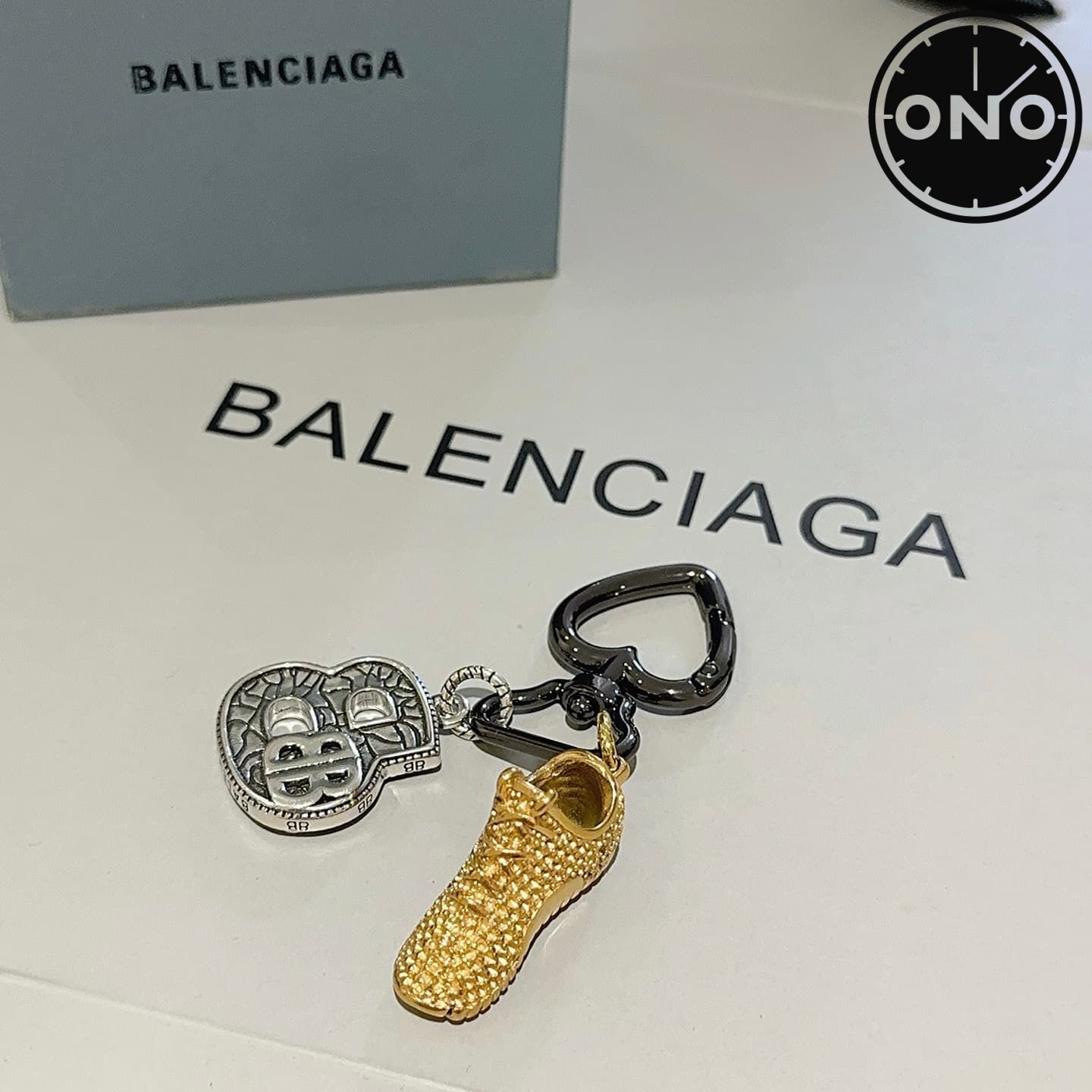balenciaga-clasp_34_2.jpg