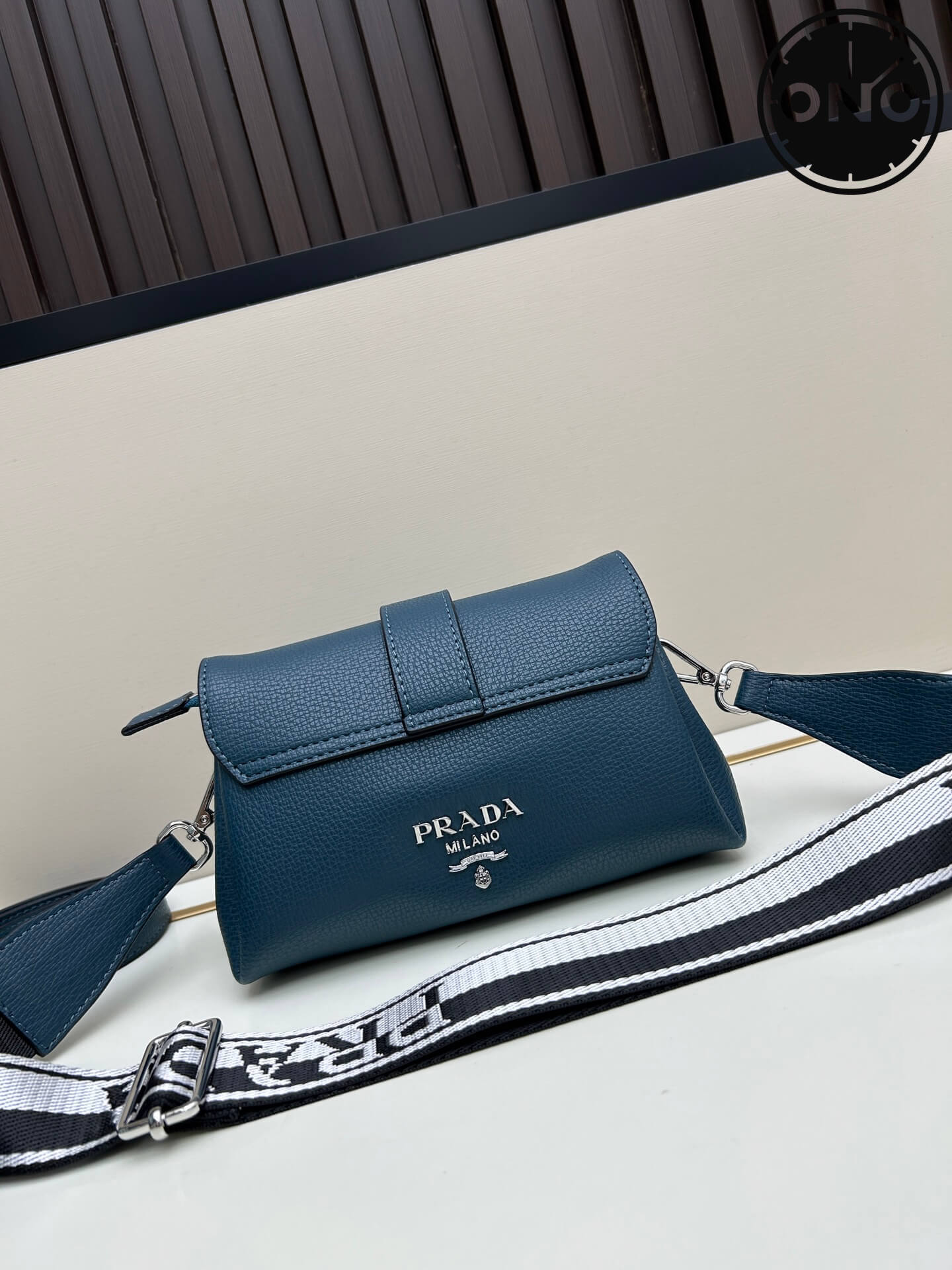 prada_women_101_2.jpg