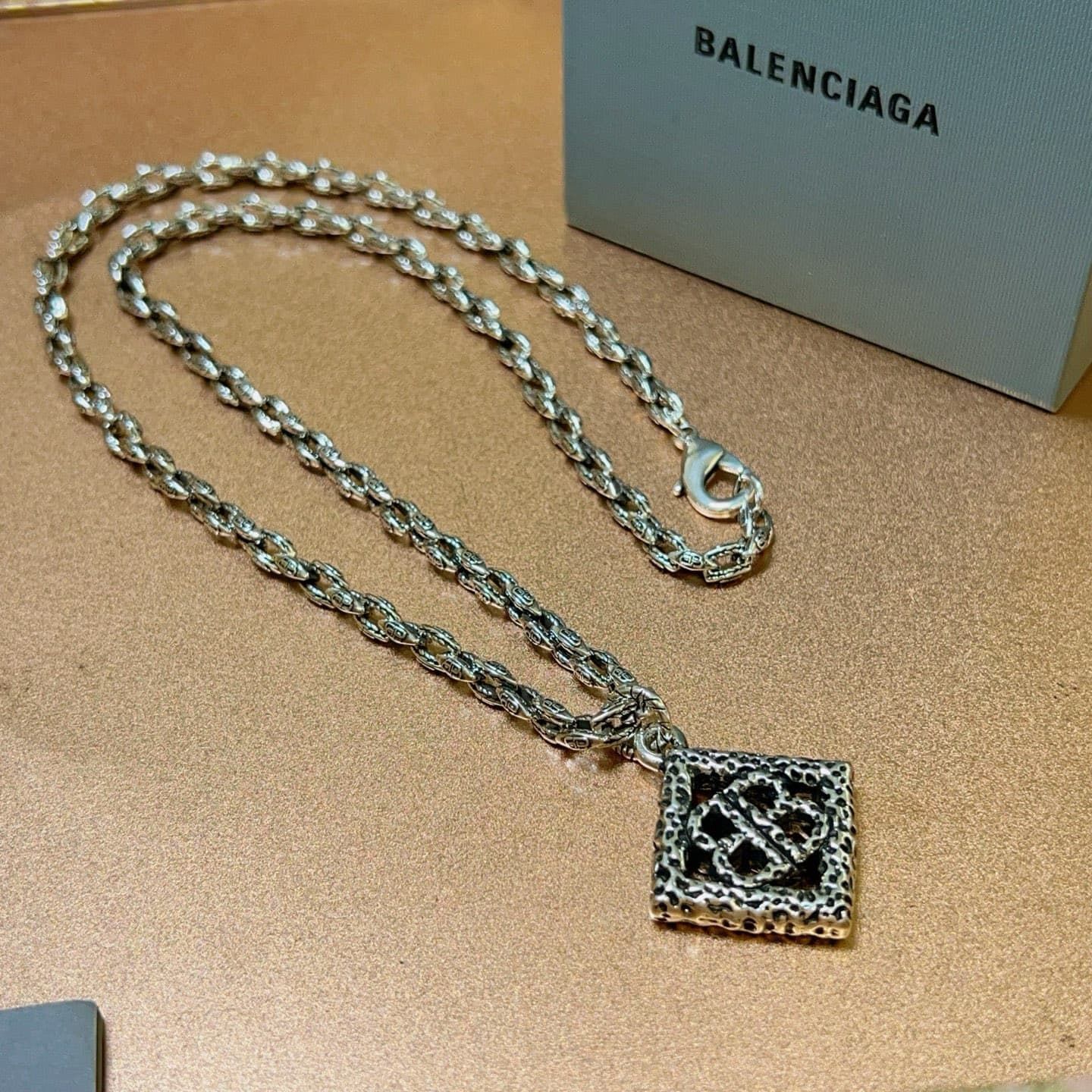 balenciaga-necklace_11_4.jpg