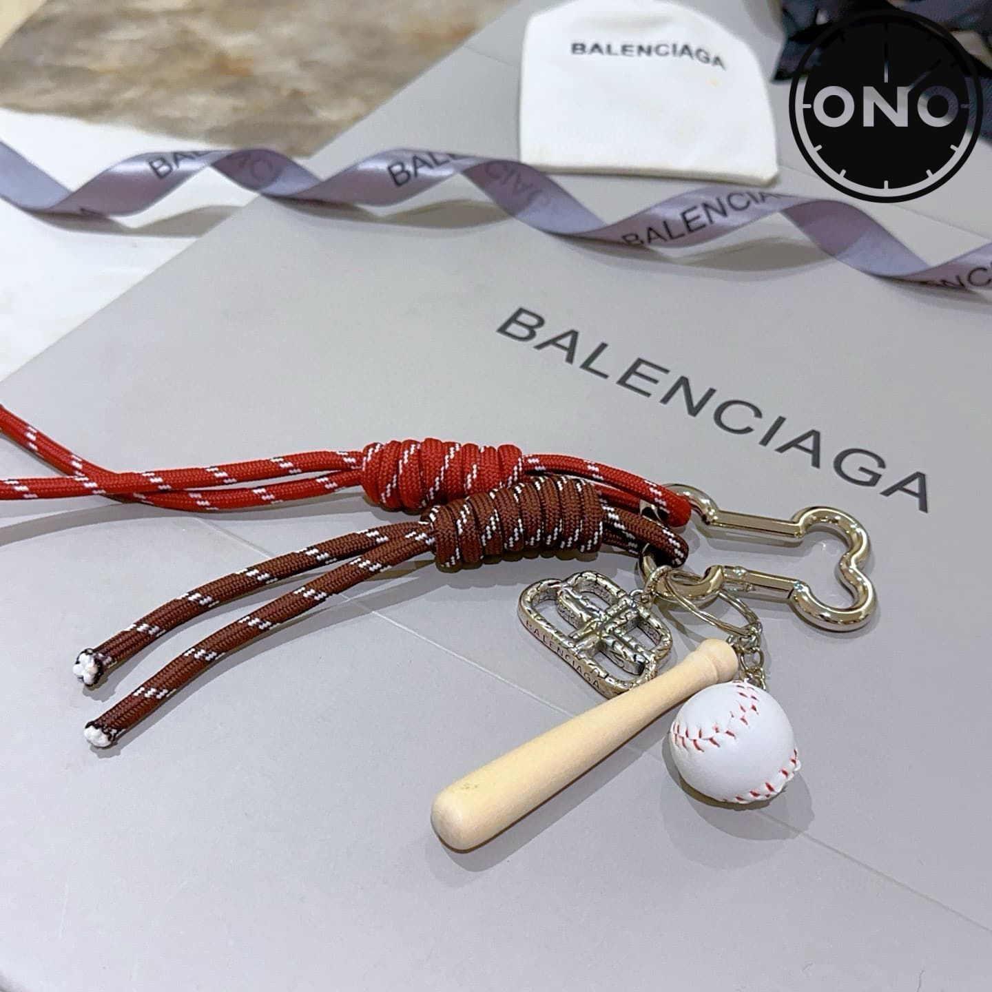 balenciaga-clasp_78_5.jpg